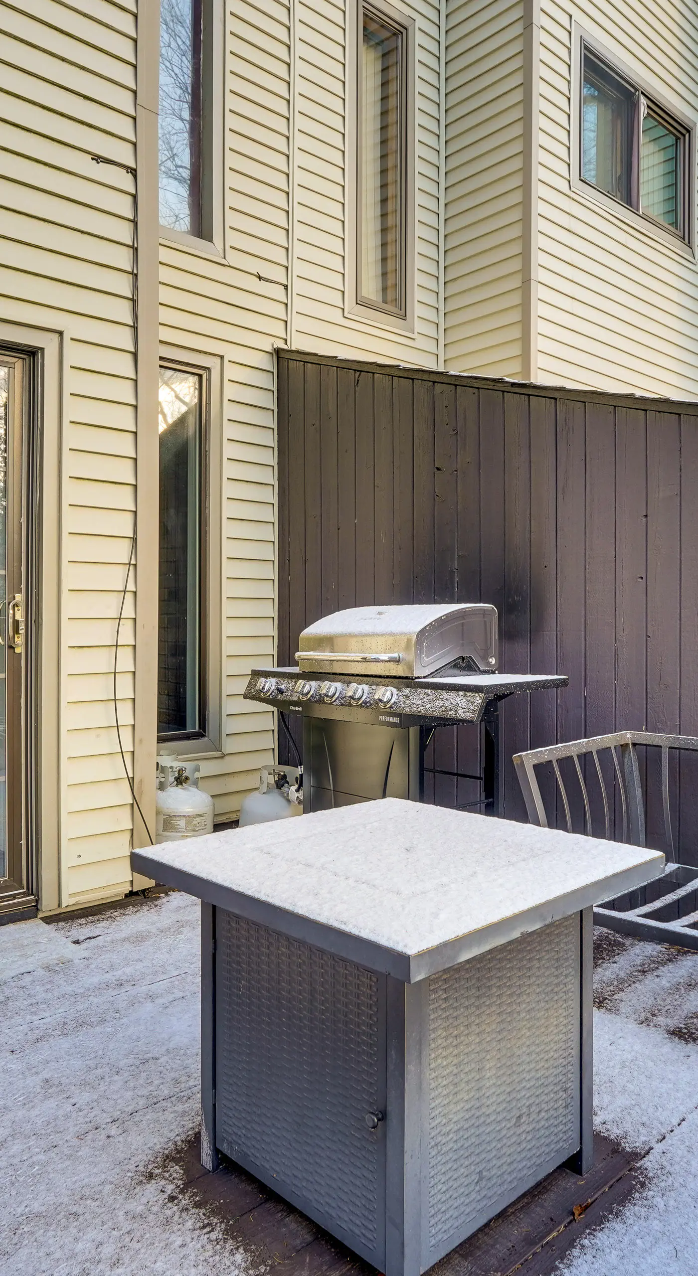 Mtn-View Gem w/ Deck & Hot Tub in Tannersville