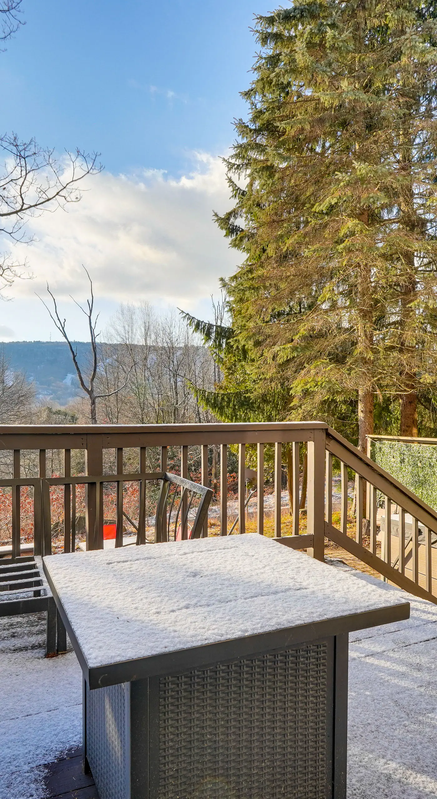 Mtn-View Gem w/ Deck & Hot Tub in Tannersville