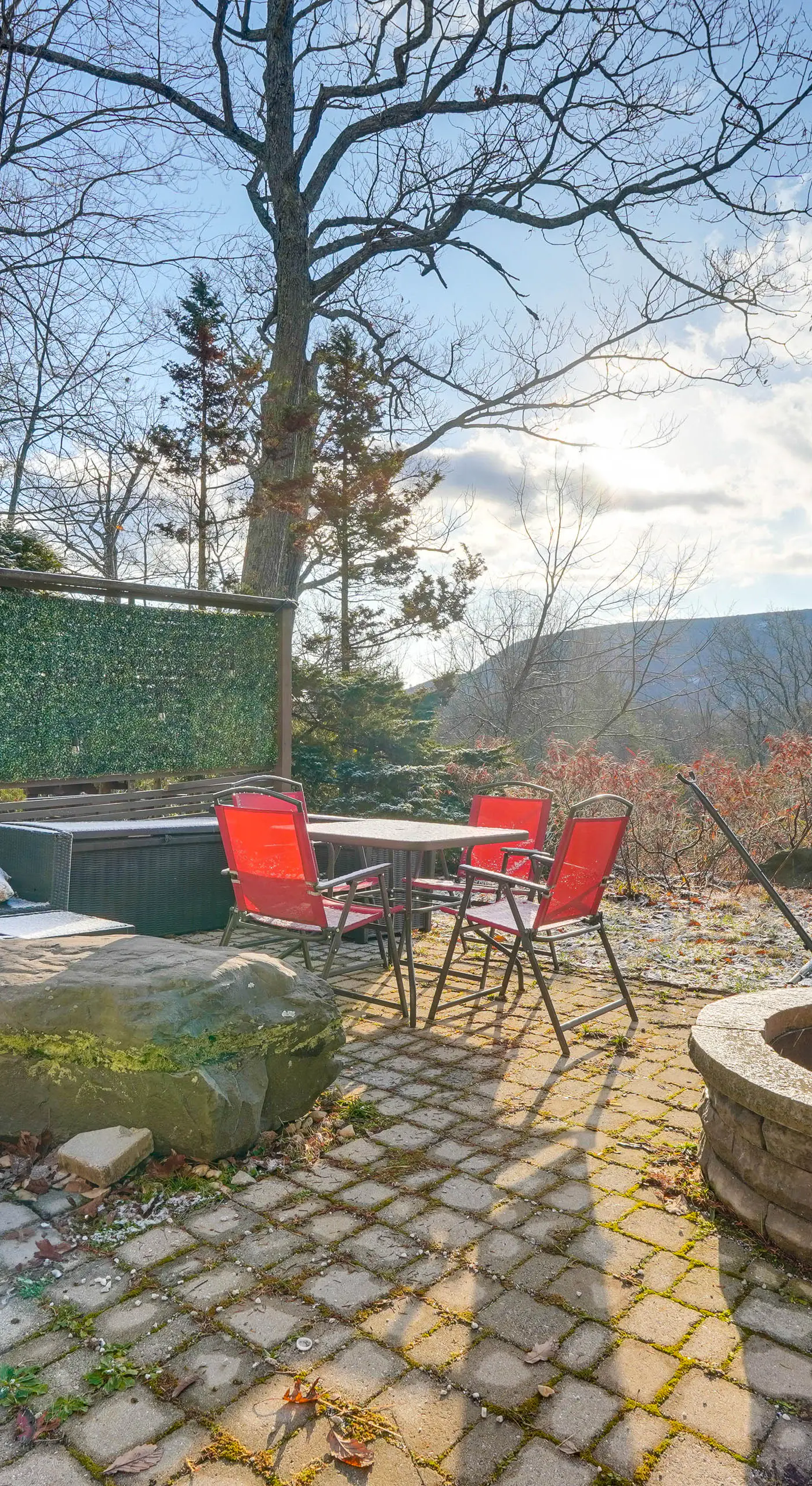 Mtn-View Gem w/ Deck & Hot Tub in Tannersville