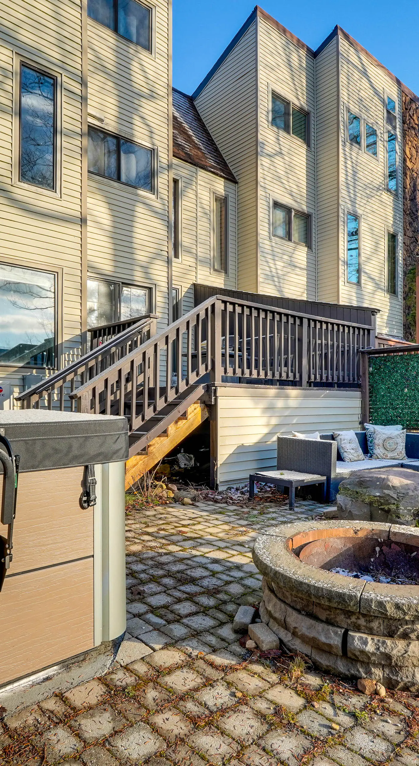Mtn-View Gem w/ Deck & Hot Tub in Tannersville