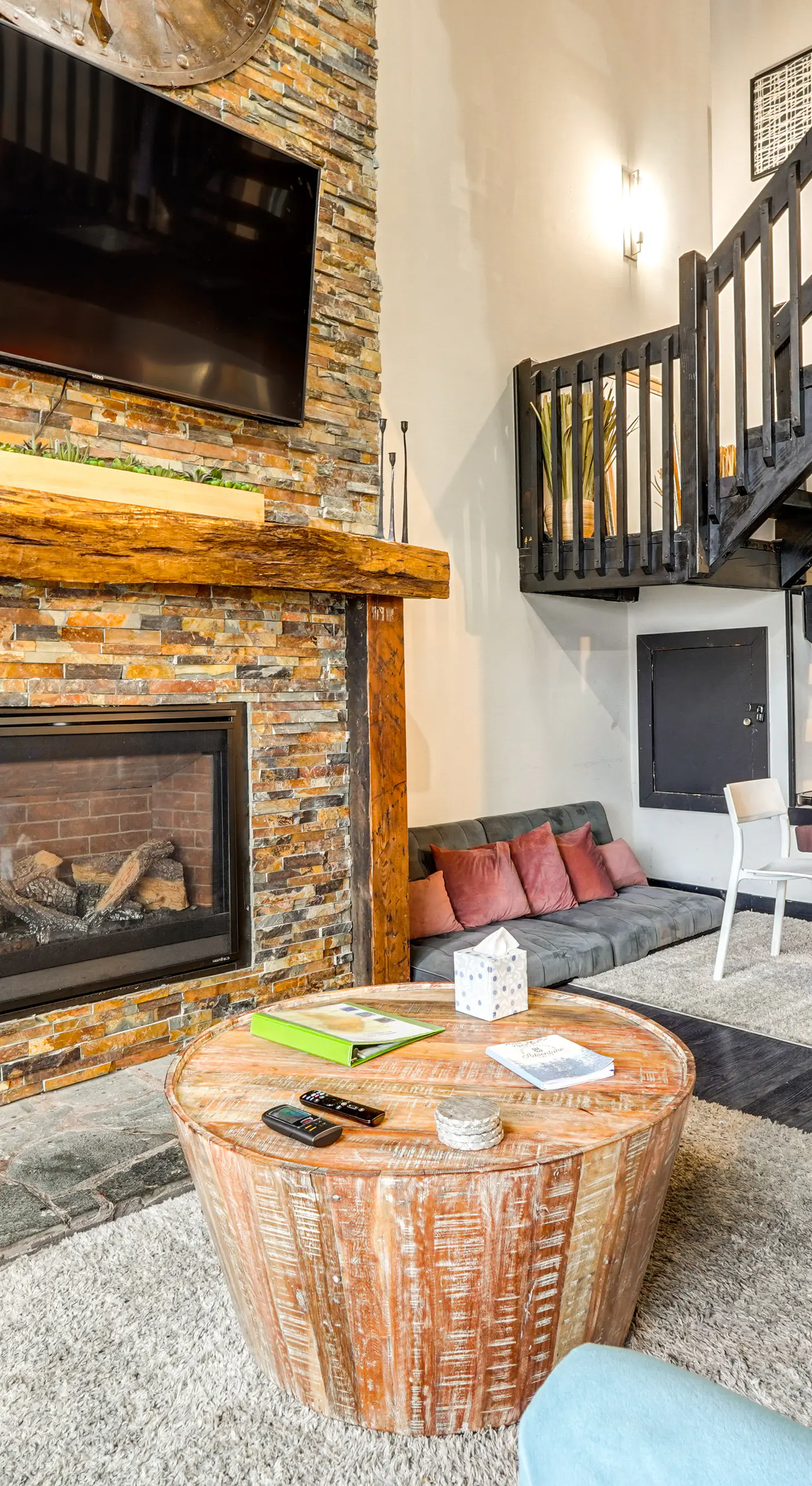 Mtn-View Gem w/ Deck & Hot Tub in Tannersville