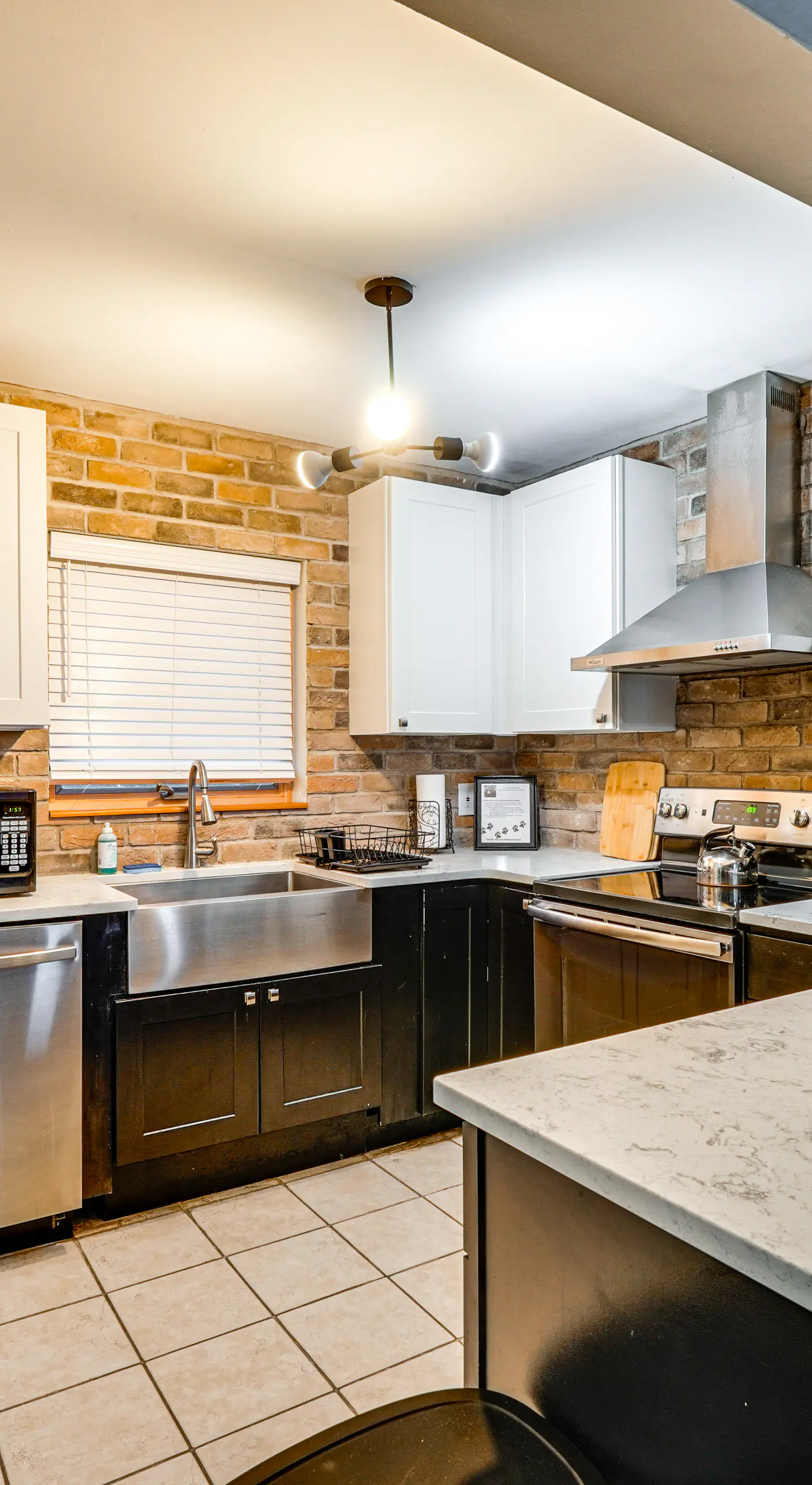 Mtn-View Gem w/ Deck & Hot Tub in Tannersville
