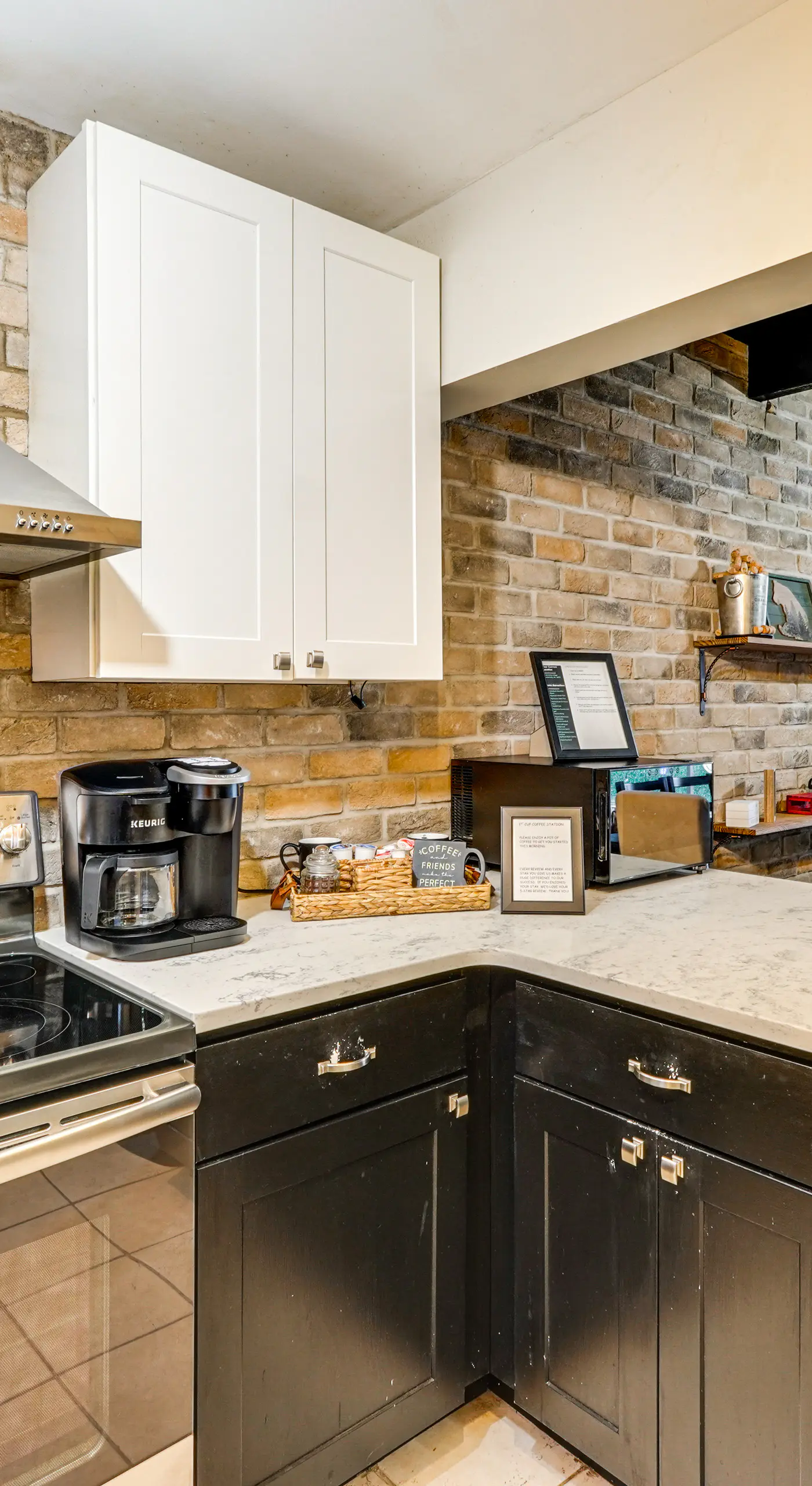 Mtn-View Gem w/ Deck & Hot Tub in Tannersville