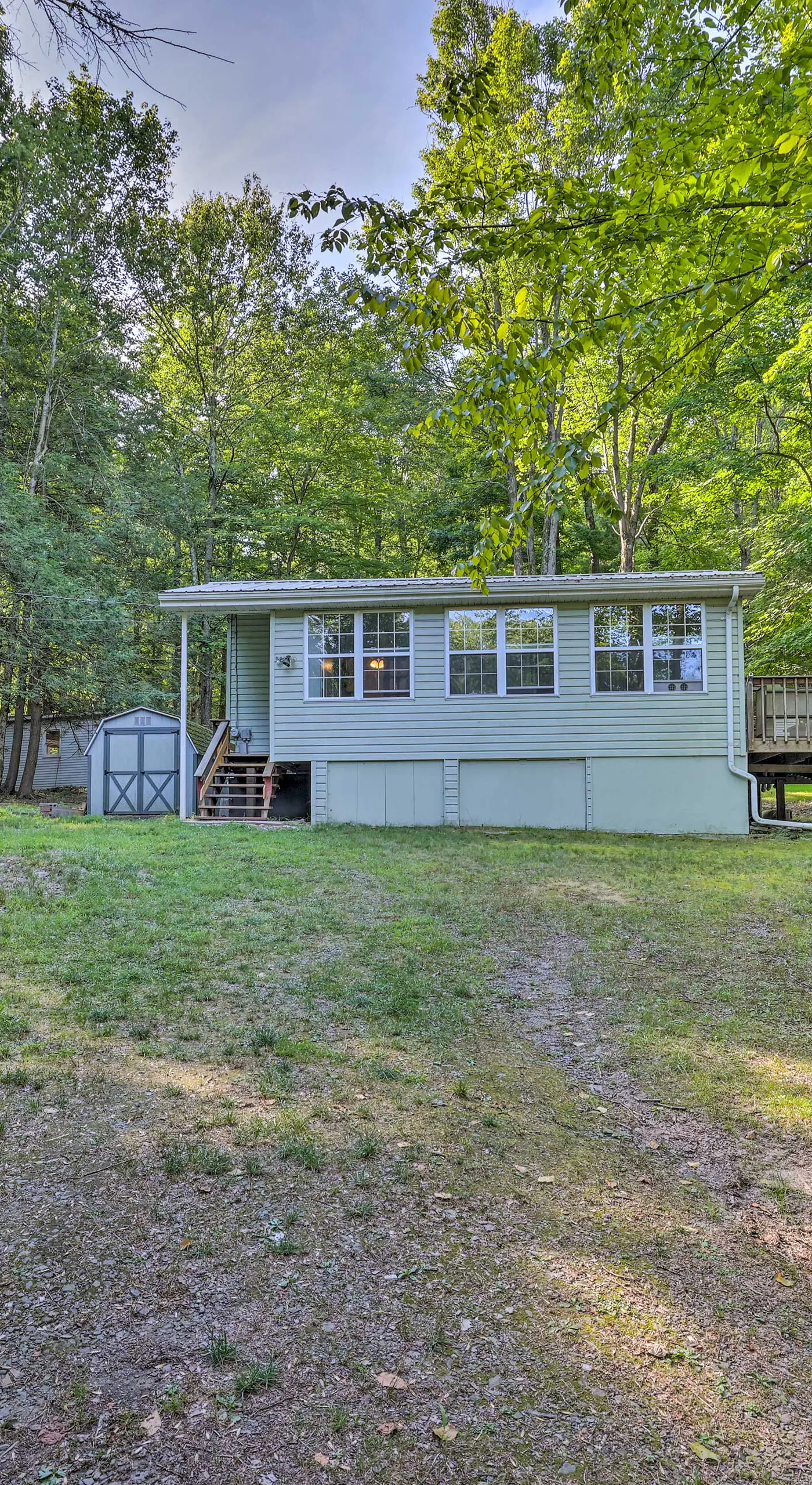 22 Mi to Ski Big Bear! Lake Wallenpaupack Getaway