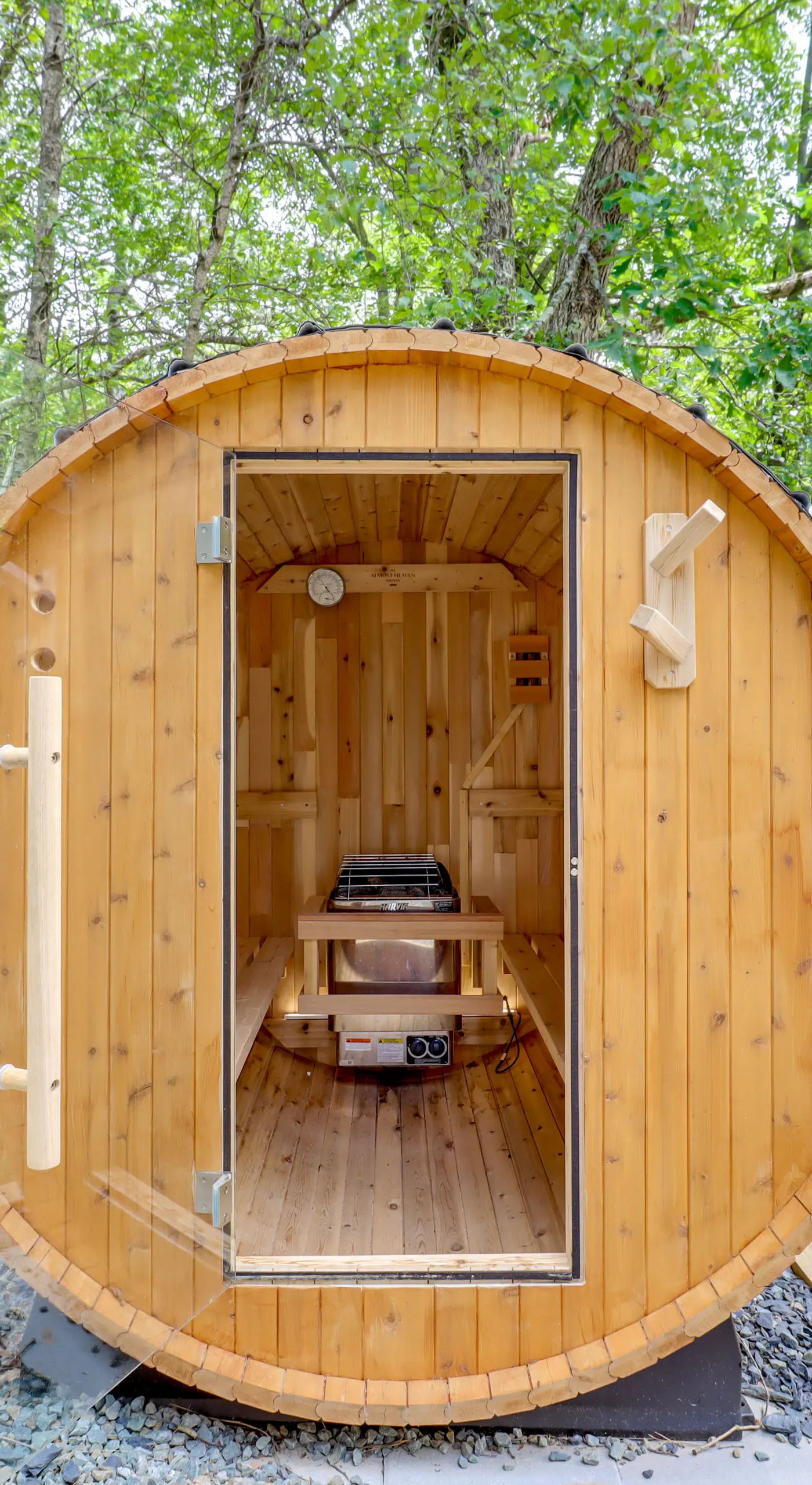 Hot Tub, Fire Pit & Barrel Sauna: Poconos Abode