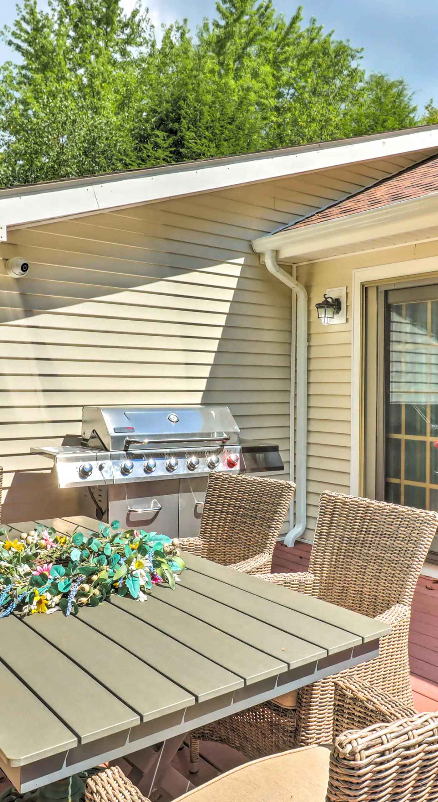 Walk to Wolf Run Lake: Cottage w/ Furnished Deck