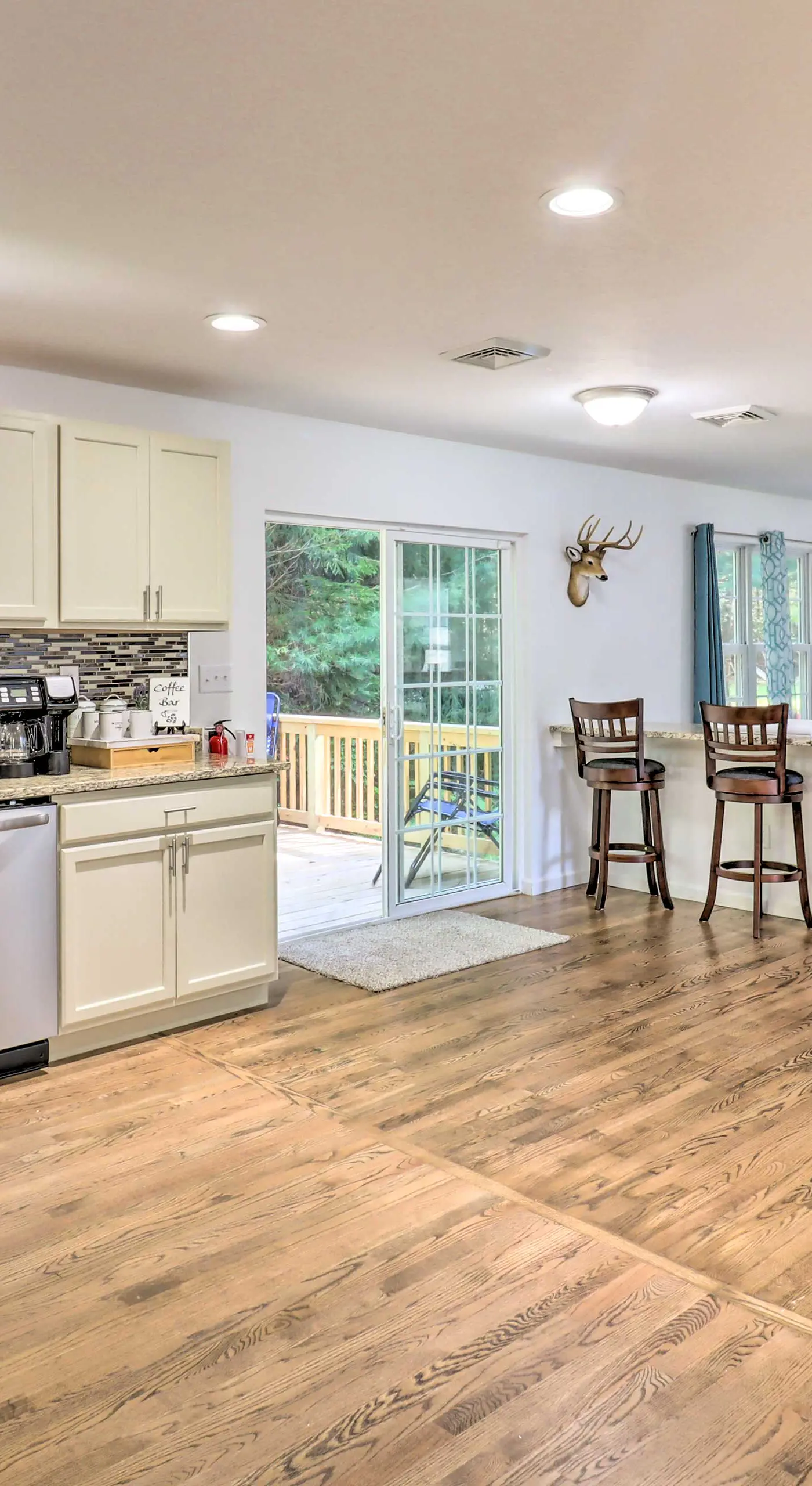 Hot Tub & Deck: Gorgeous Retreat in Pocono Summit!