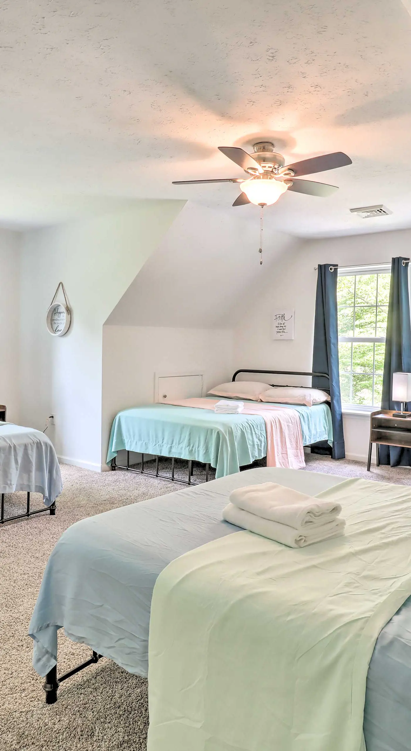 Hot Tub & Deck: Gorgeous Retreat in Pocono Summit!