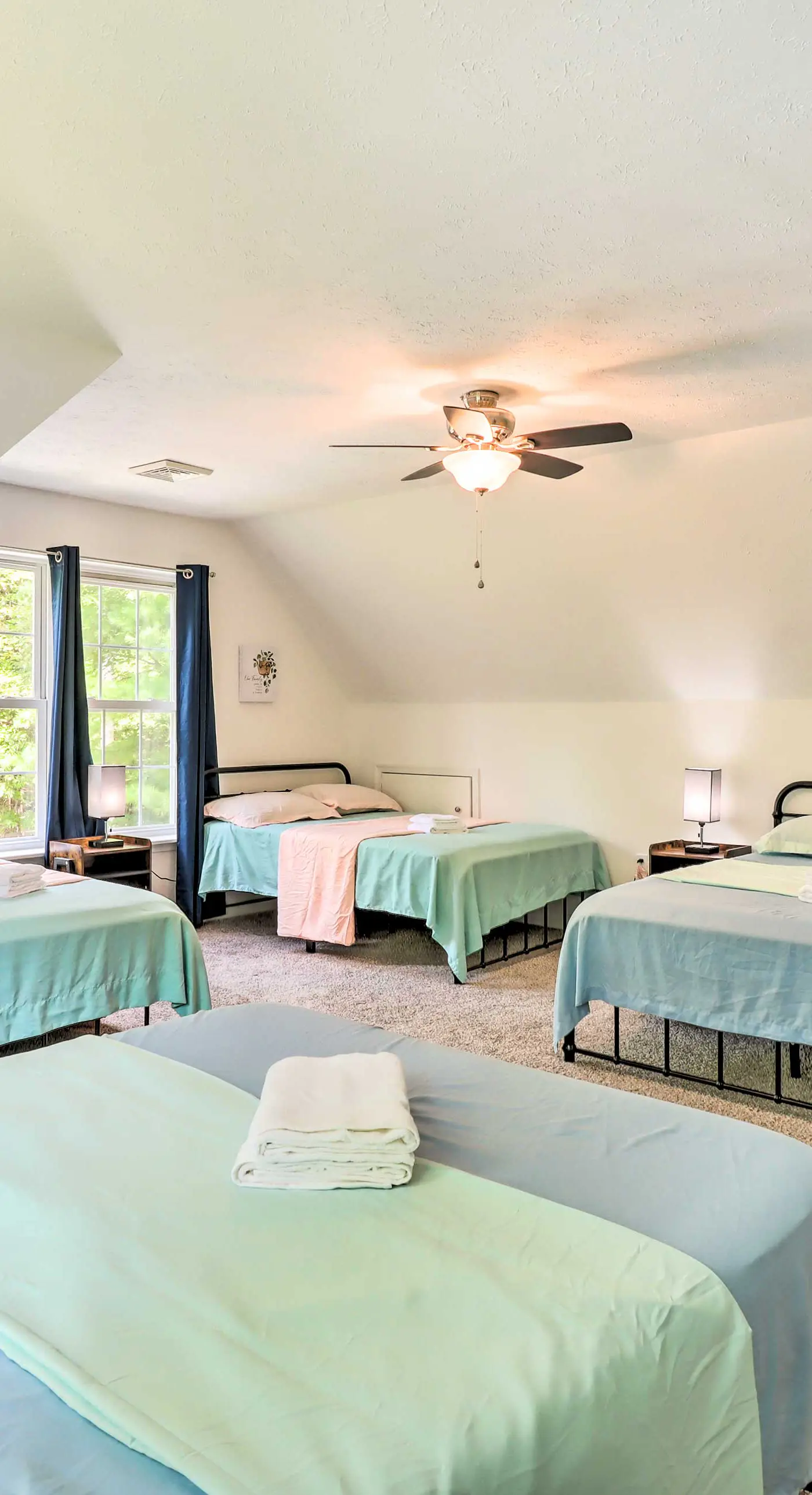 Hot Tub & Deck: Gorgeous Retreat in Pocono Summit!