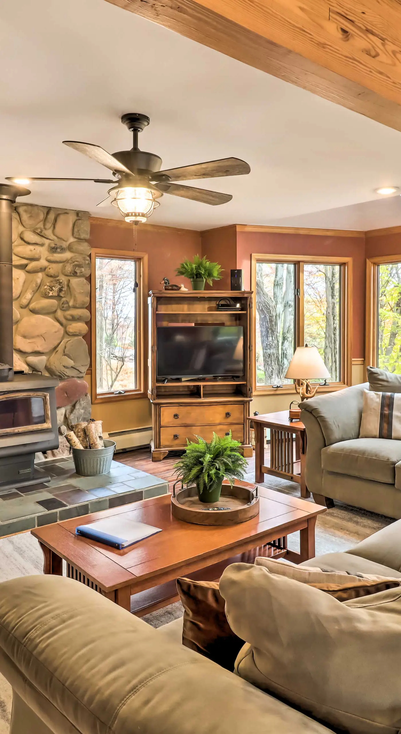 Outdoor Theater, Deck & Fire Pit: Poconos Retreat