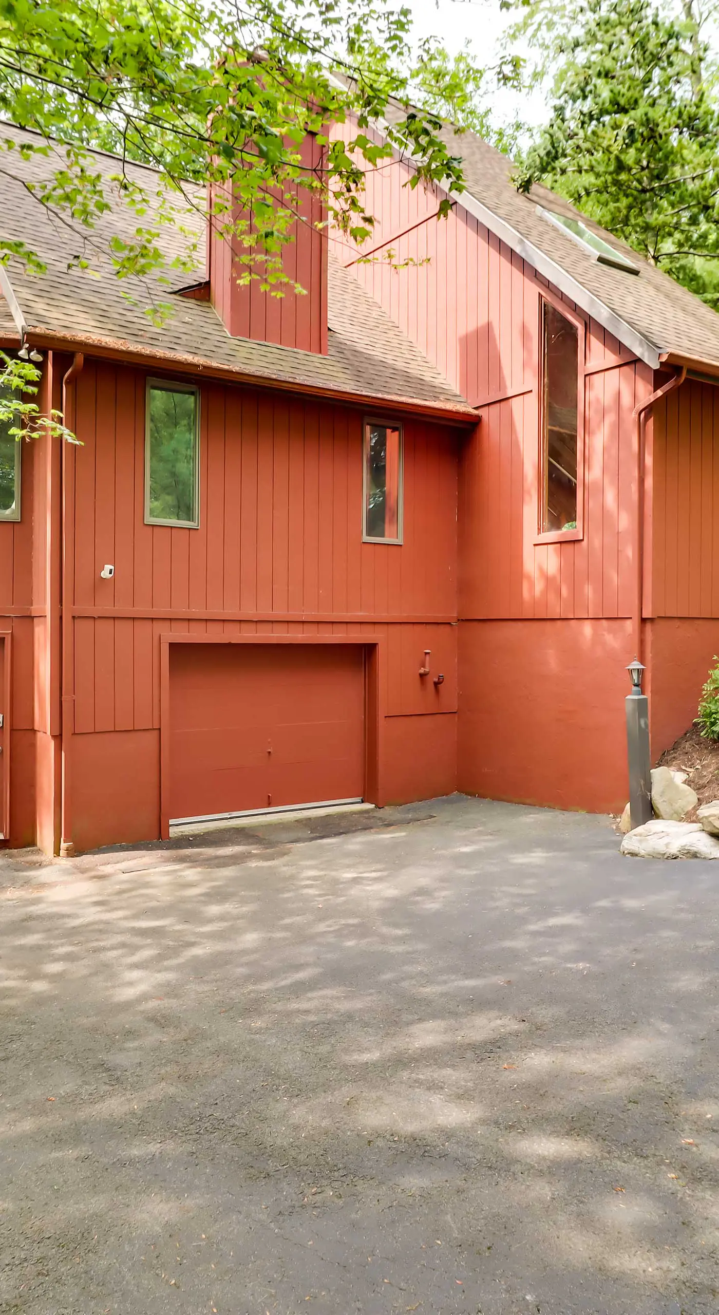 Outdoor Theater, Deck & Fire Pit: Poconos Retreat