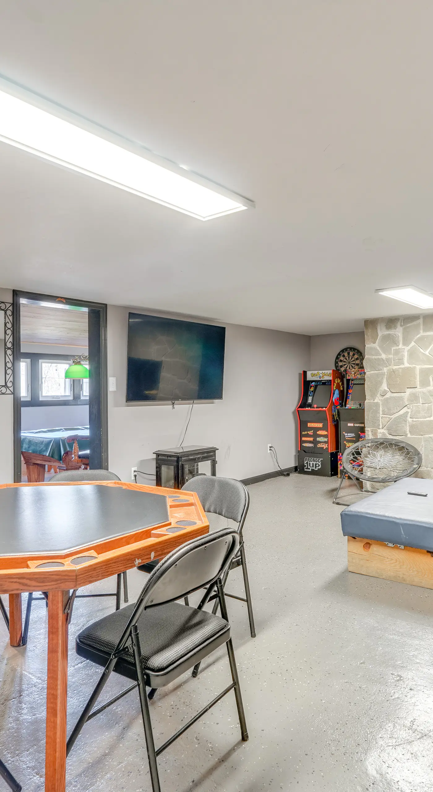 Historic Manor 3 Mi to Shawnee Mtn! Pet Friendly
