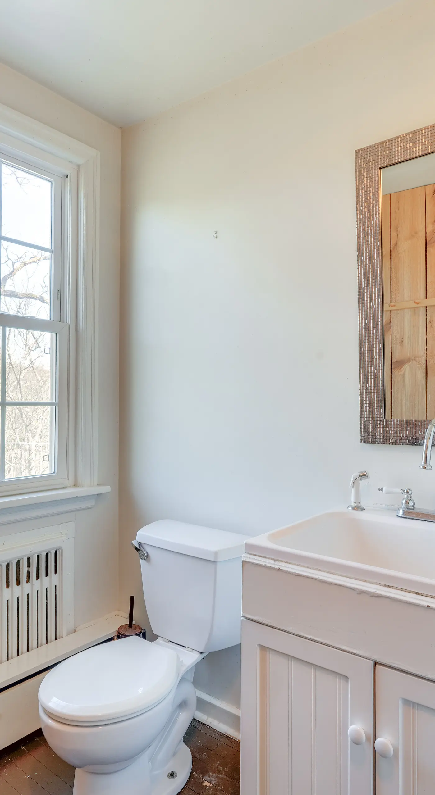 Historic Manor 3 Mi to Shawnee Mtn! Pet Friendly