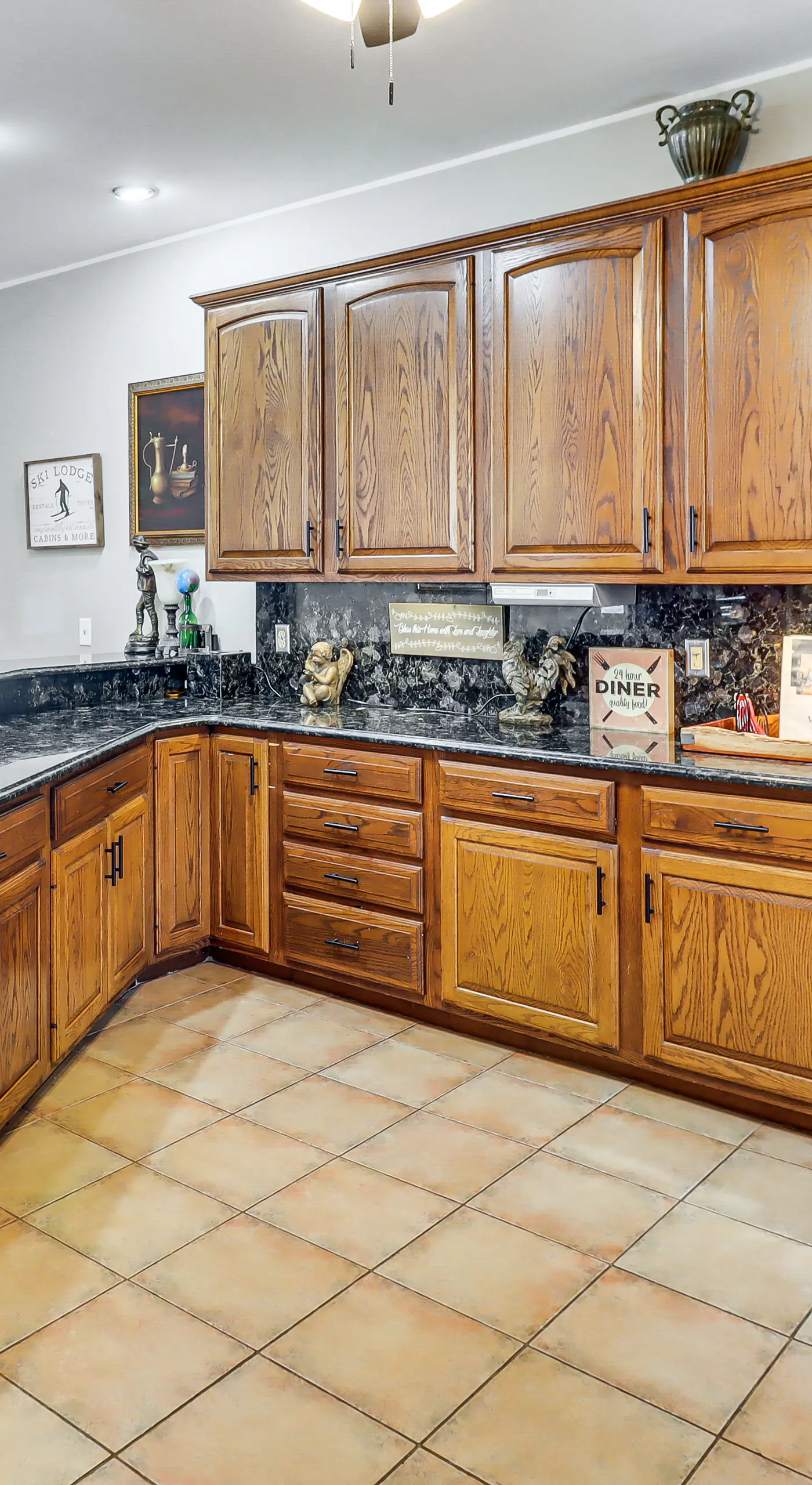 4 Mi to Camelback! Group-Friendly Poconos Cabin