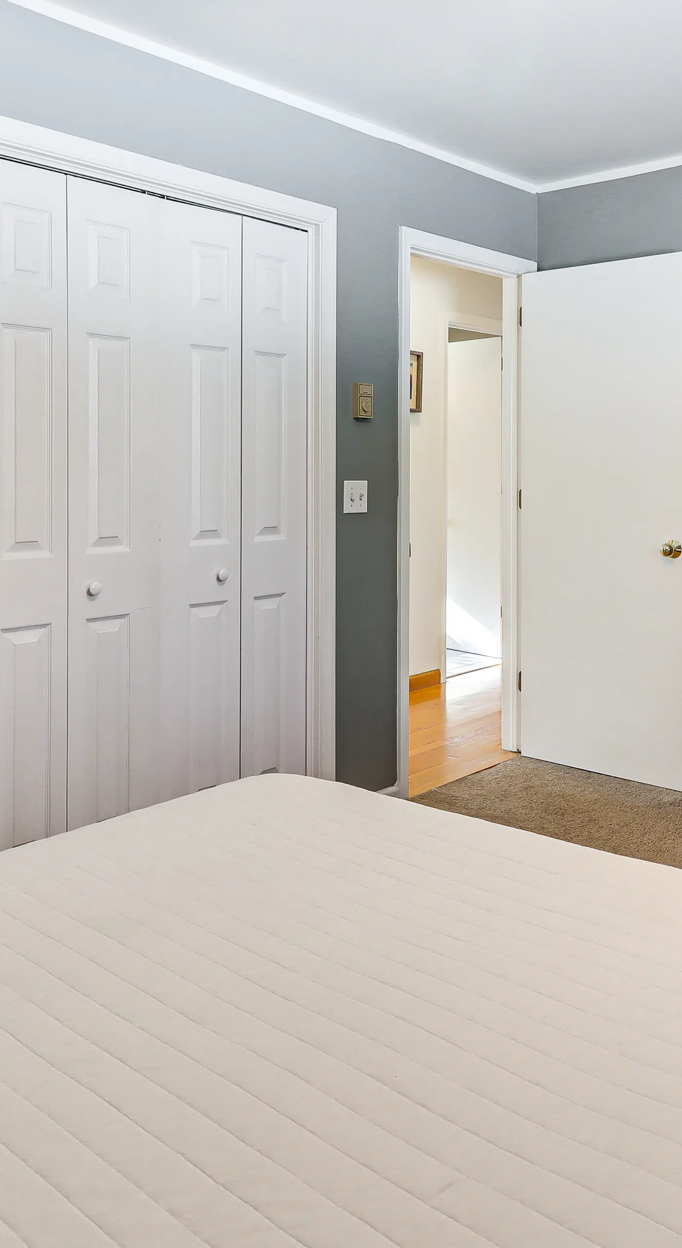 4 Mi to Camelback! Group-Friendly Poconos Cabin