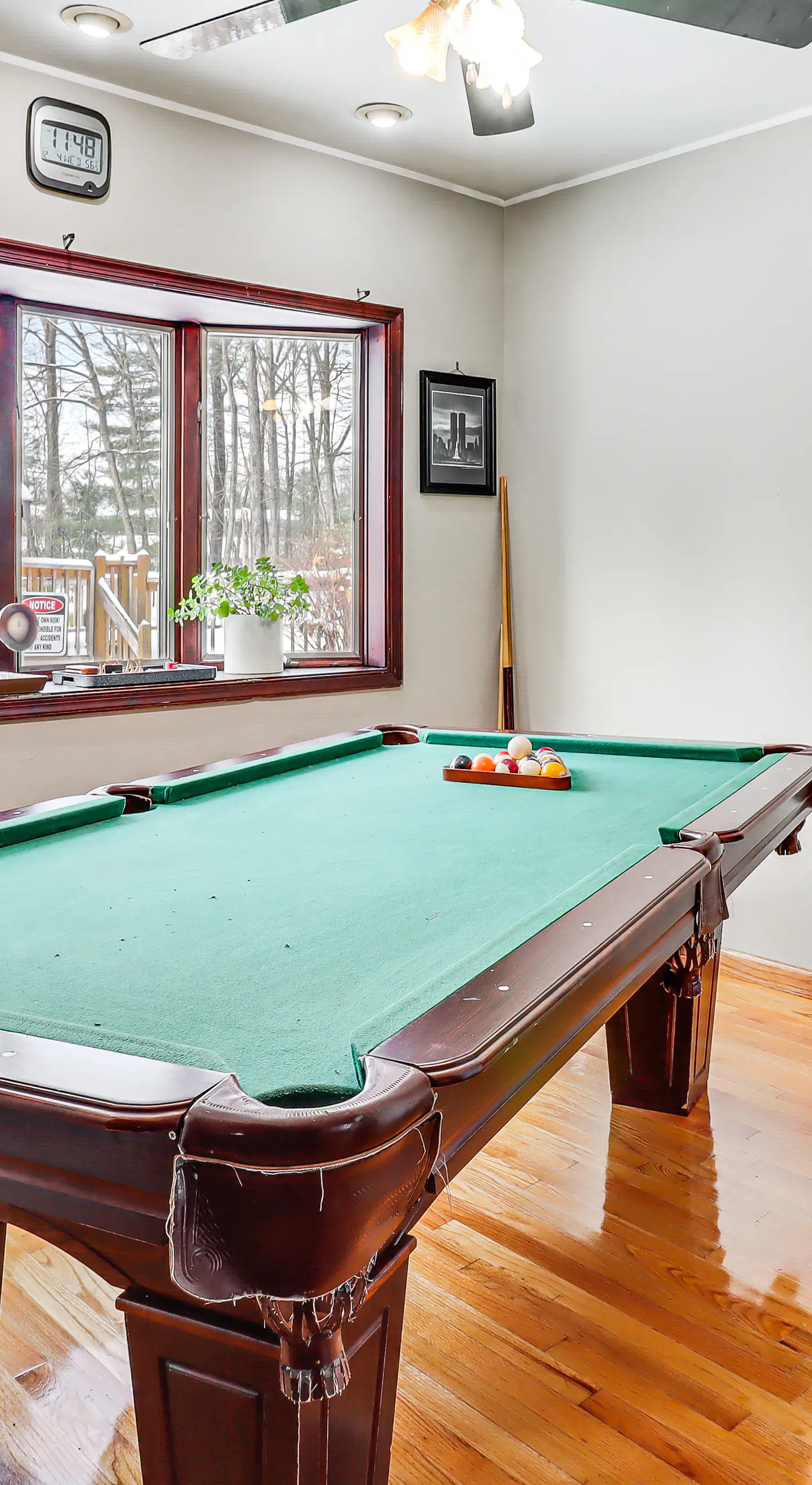4 Mi to Camelback! Group-Friendly Poconos Cabin