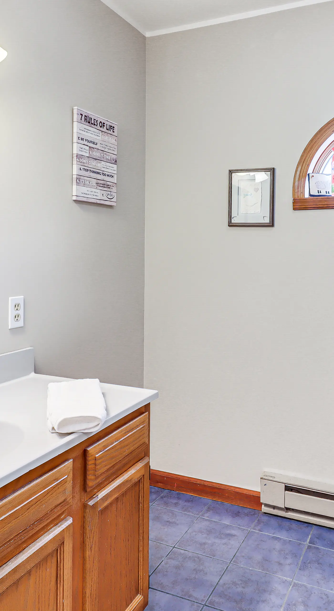 4 Mi to Camelback! Group-Friendly Poconos Cabin