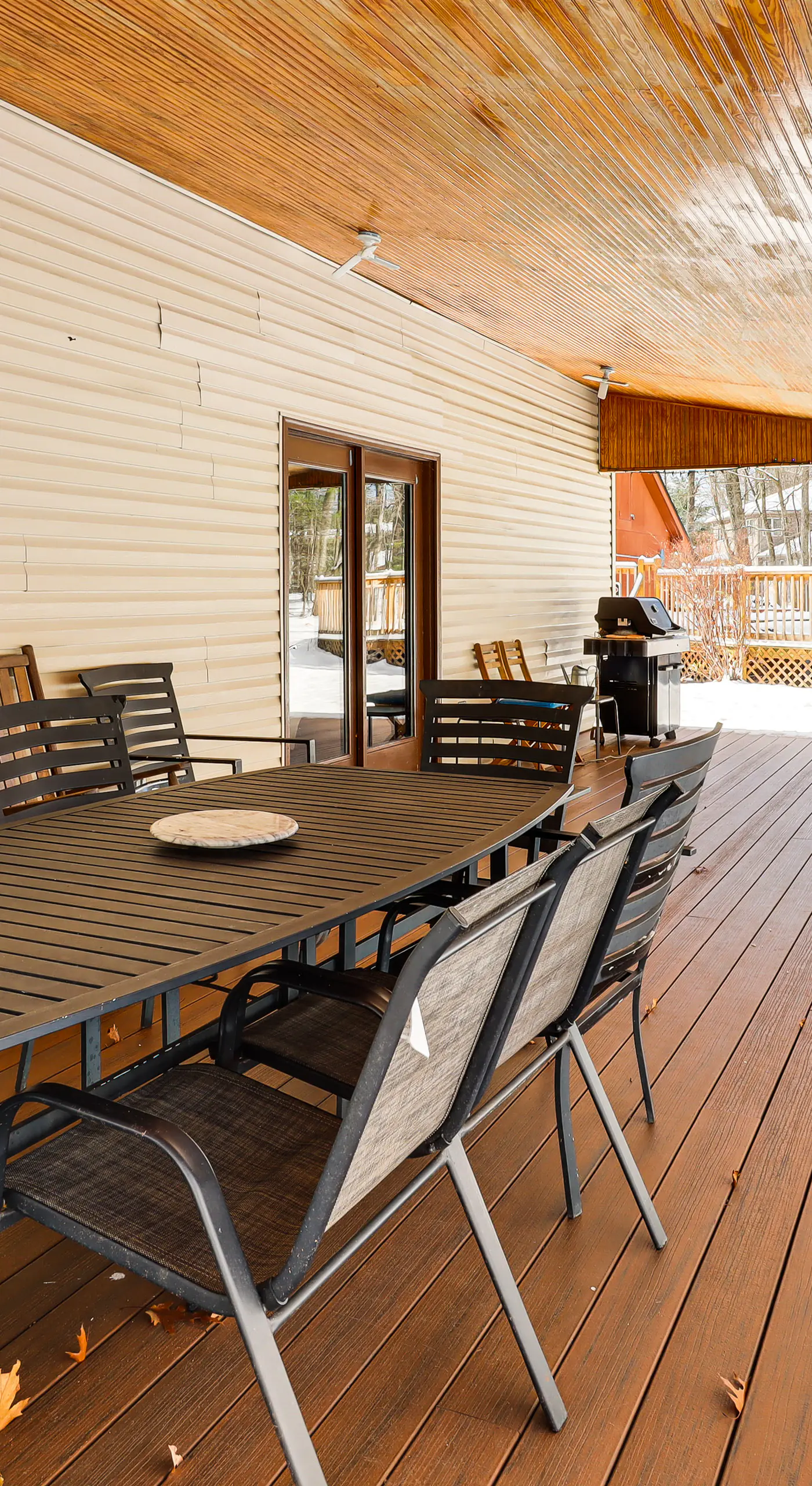 4 Mi to Camelback! Group-Friendly Poconos Cabin