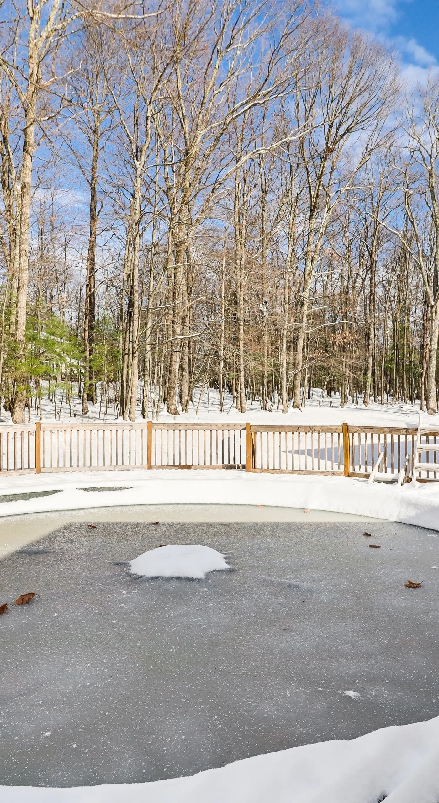 4 Mi to Camelback! Group-Friendly Poconos Cabin
