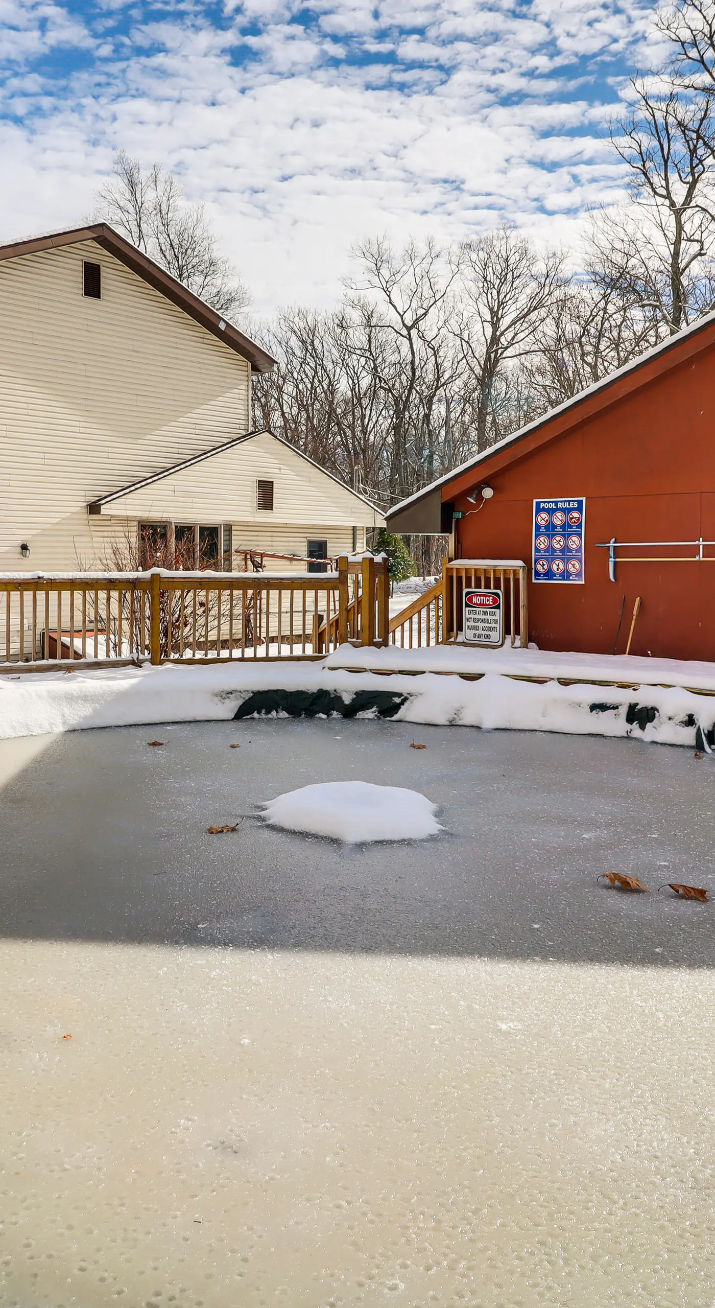 4 Mi to Camelback! Group-Friendly Poconos Cabin