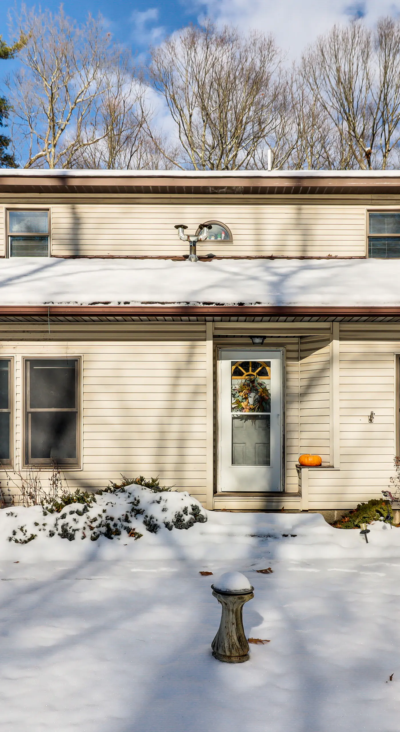 4 Mi to Camelback! Group-Friendly Poconos Cabin