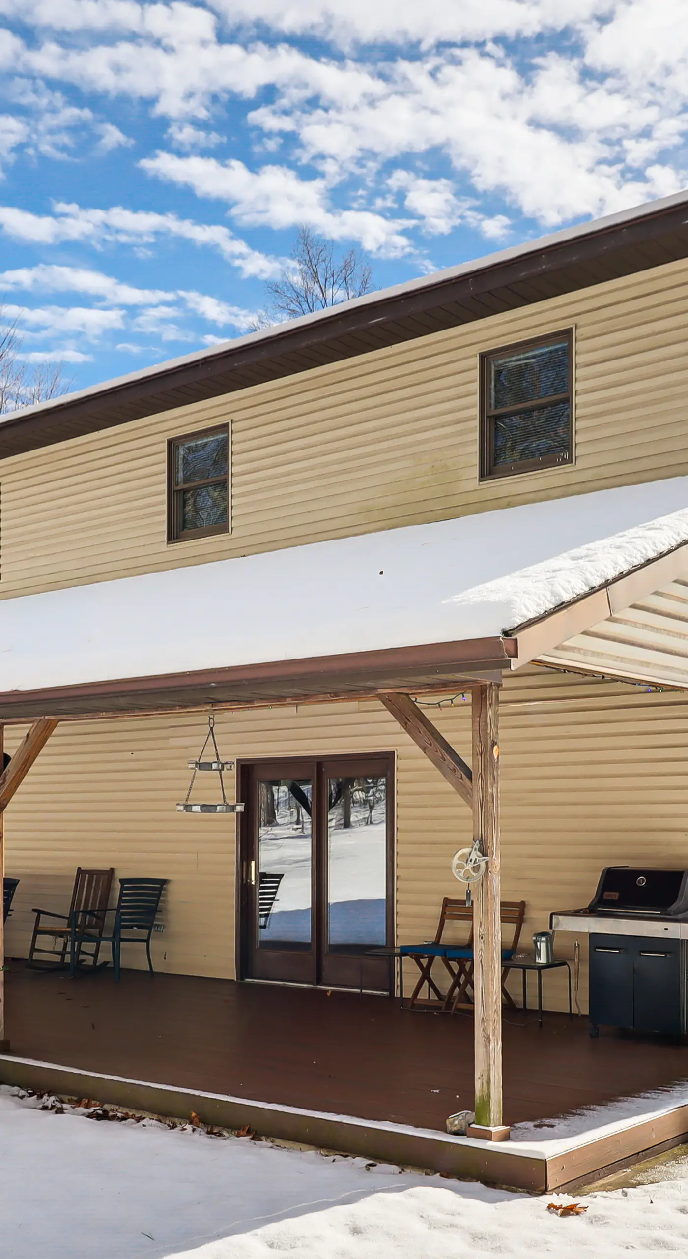 4 Mi to Camelback! Group-Friendly Poconos Cabin