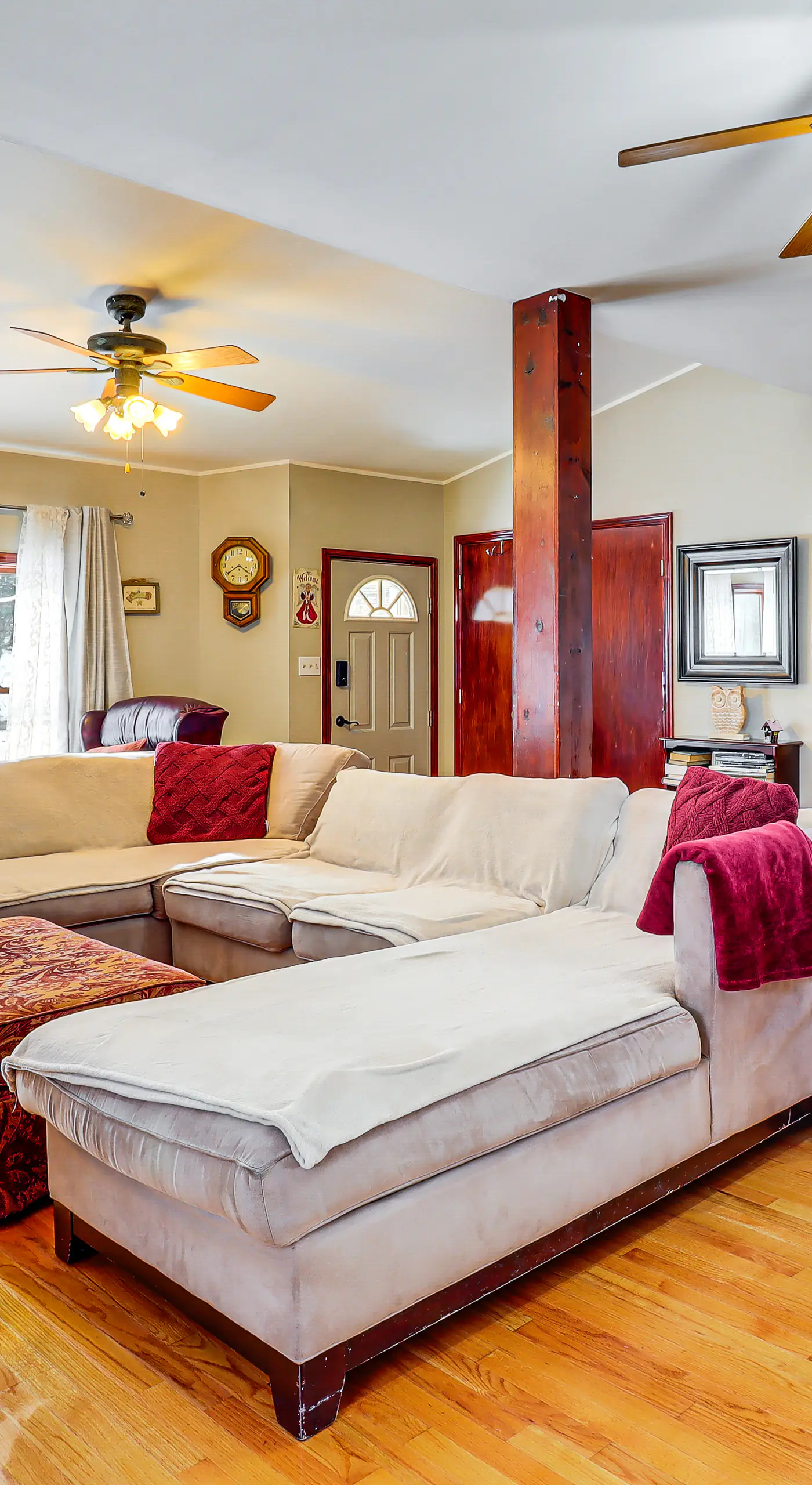 4 Mi to Camelback! Group-Friendly Poconos Cabin