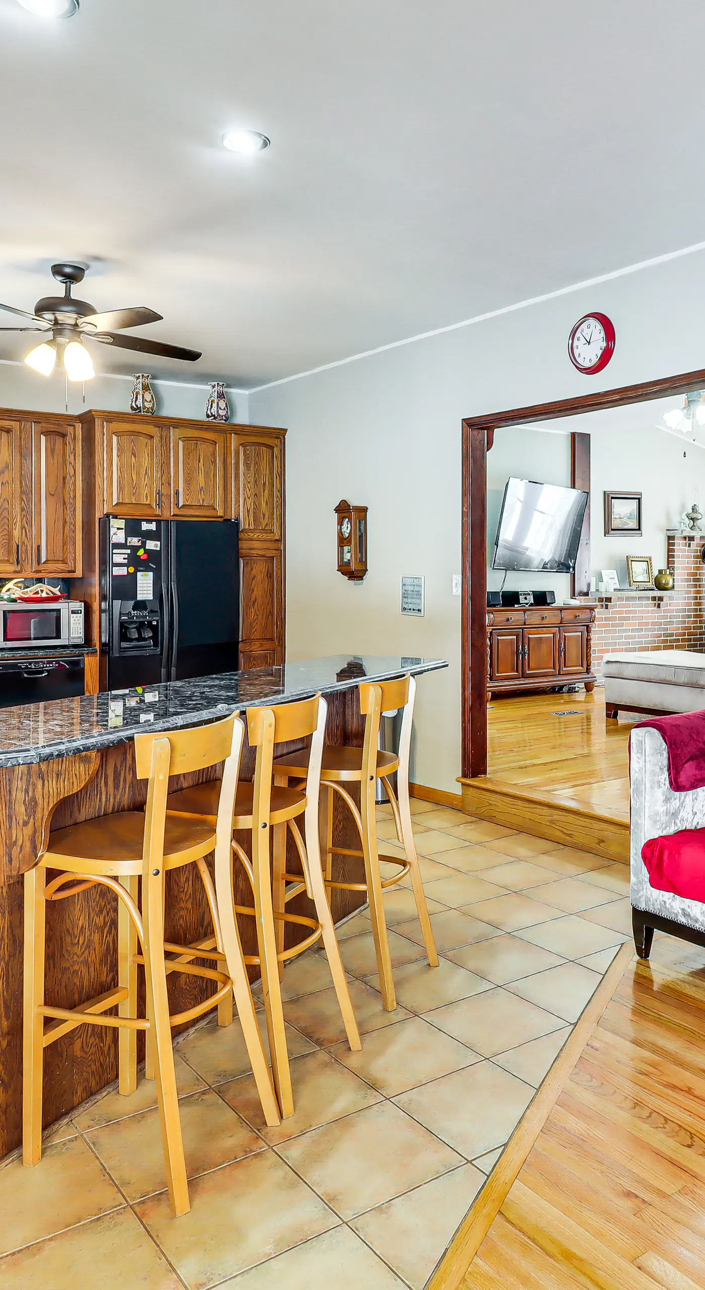 4 Mi to Camelback! Group-Friendly Poconos Cabin