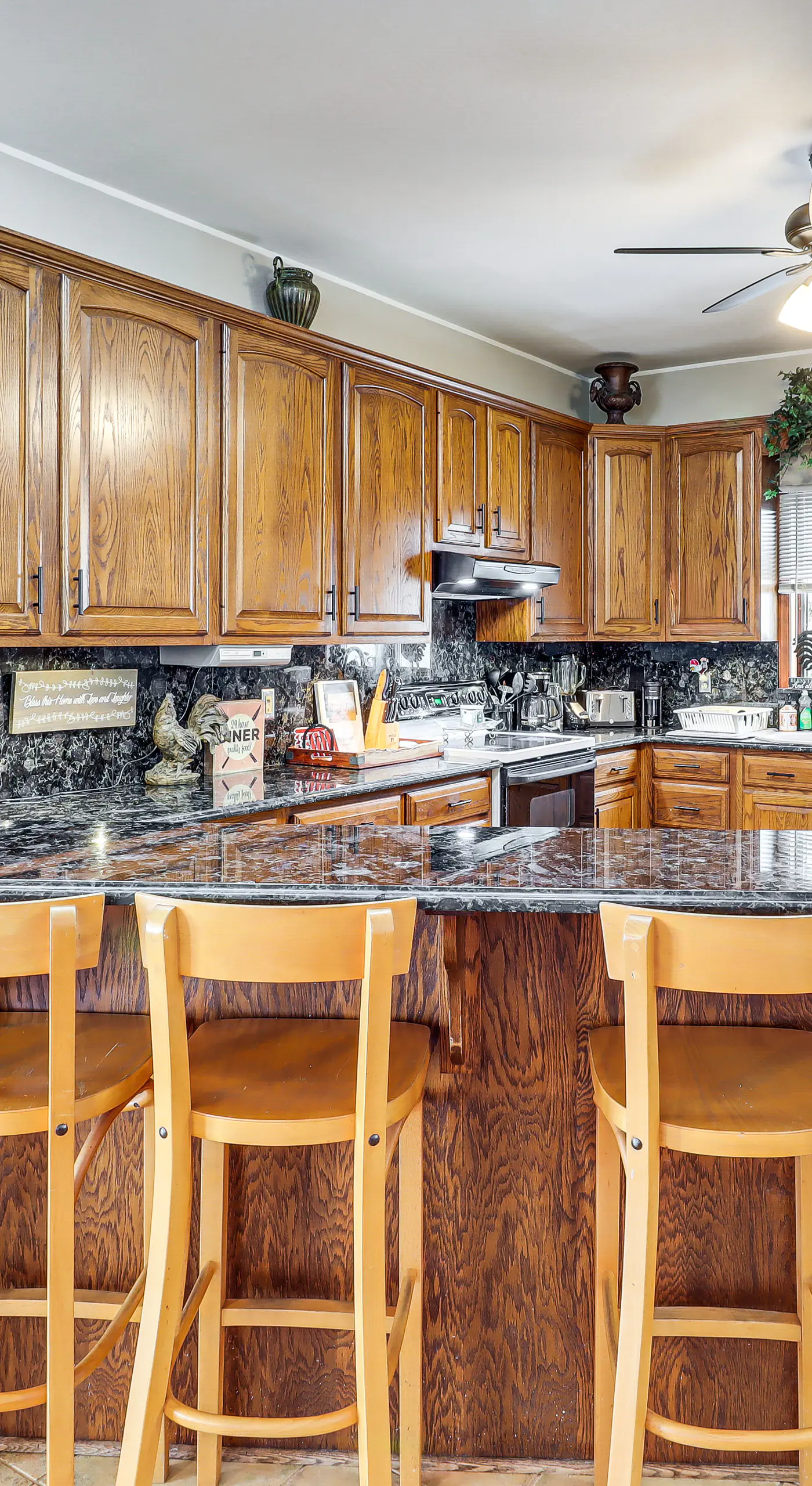 4 Mi to Camelback! Group-Friendly Poconos Cabin