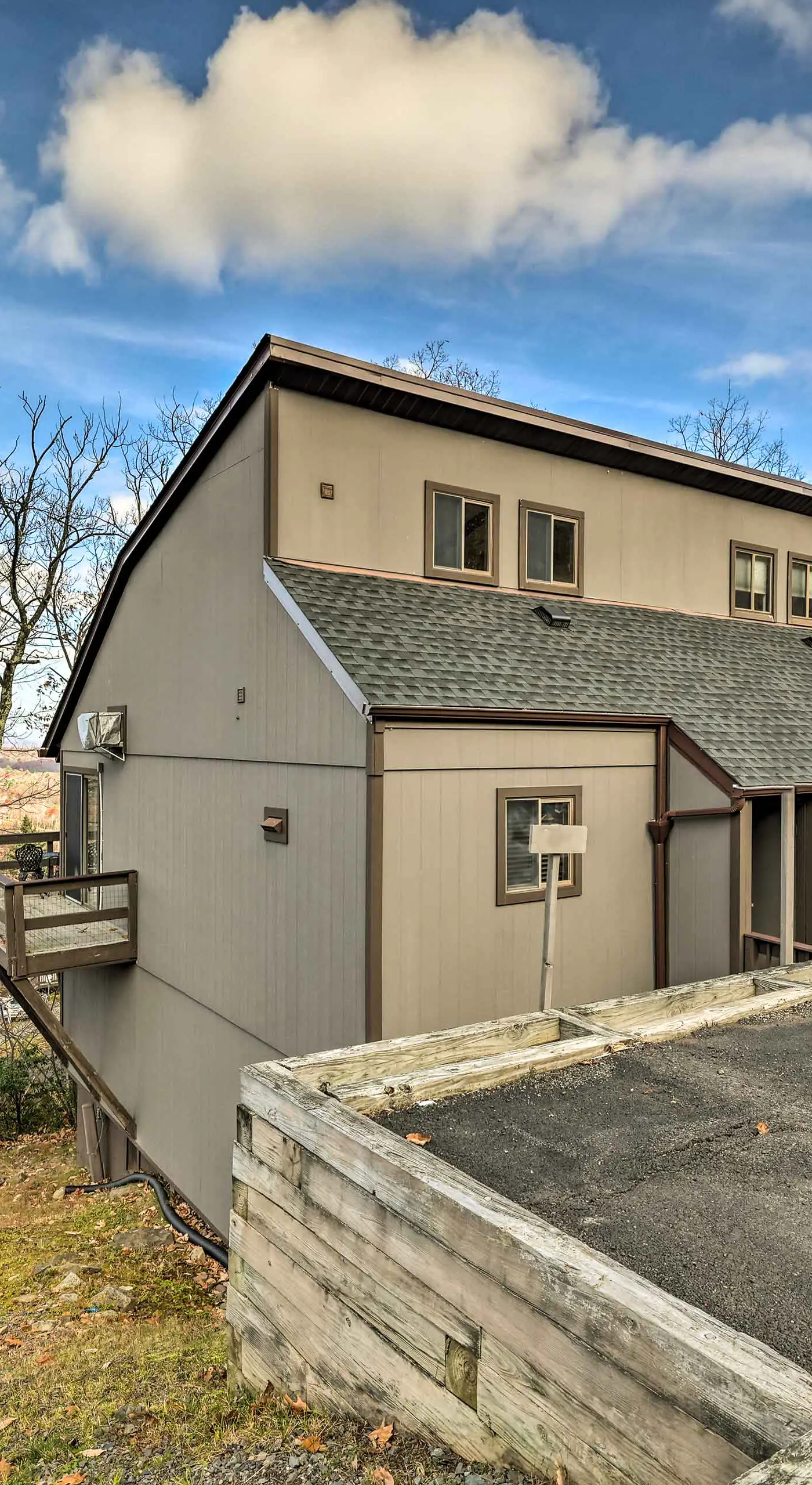 Cozy Camelback, Pocono Retreat w/ Mountain Views!