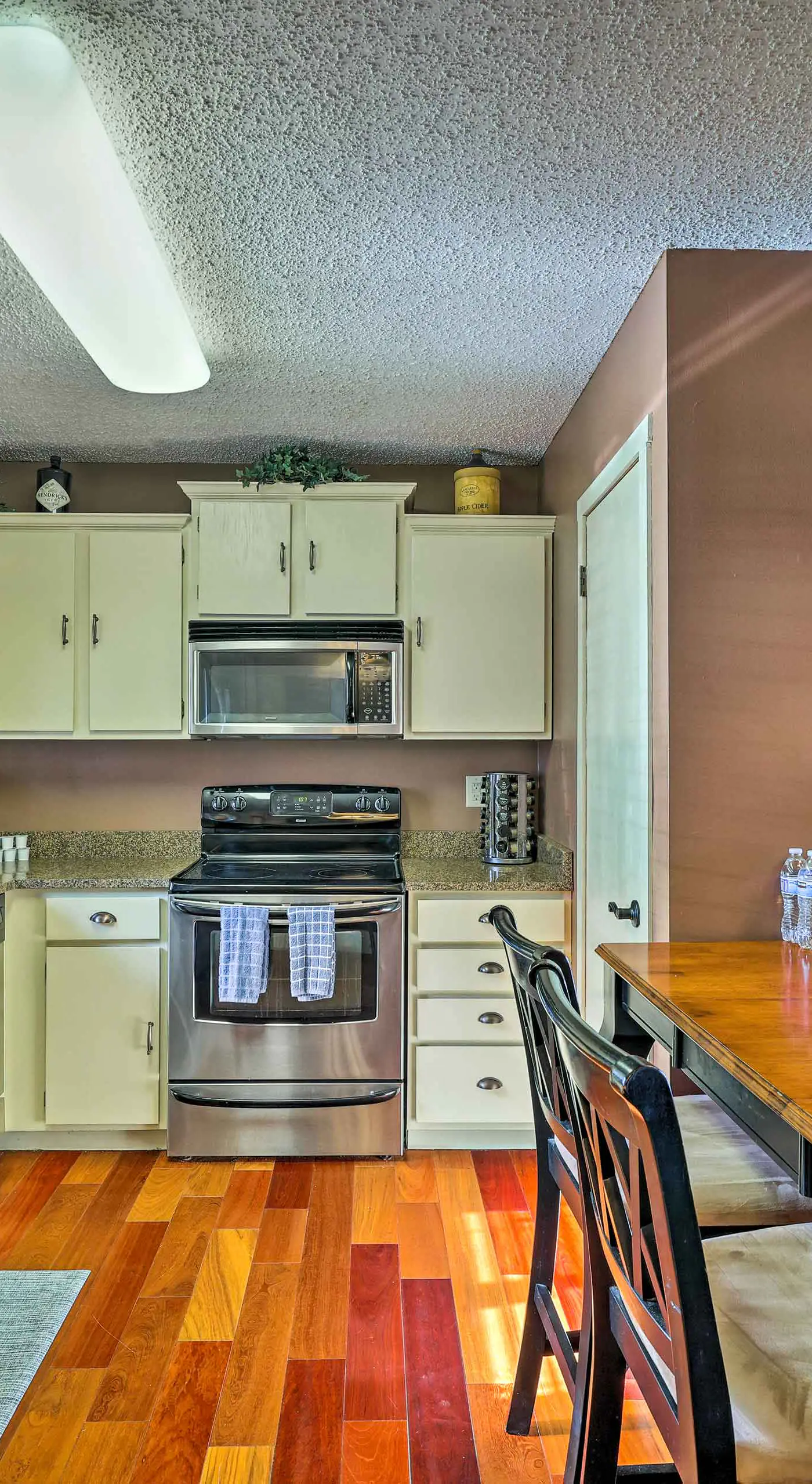 Cozy Camelback, Pocono Retreat w/ Mountain Views!