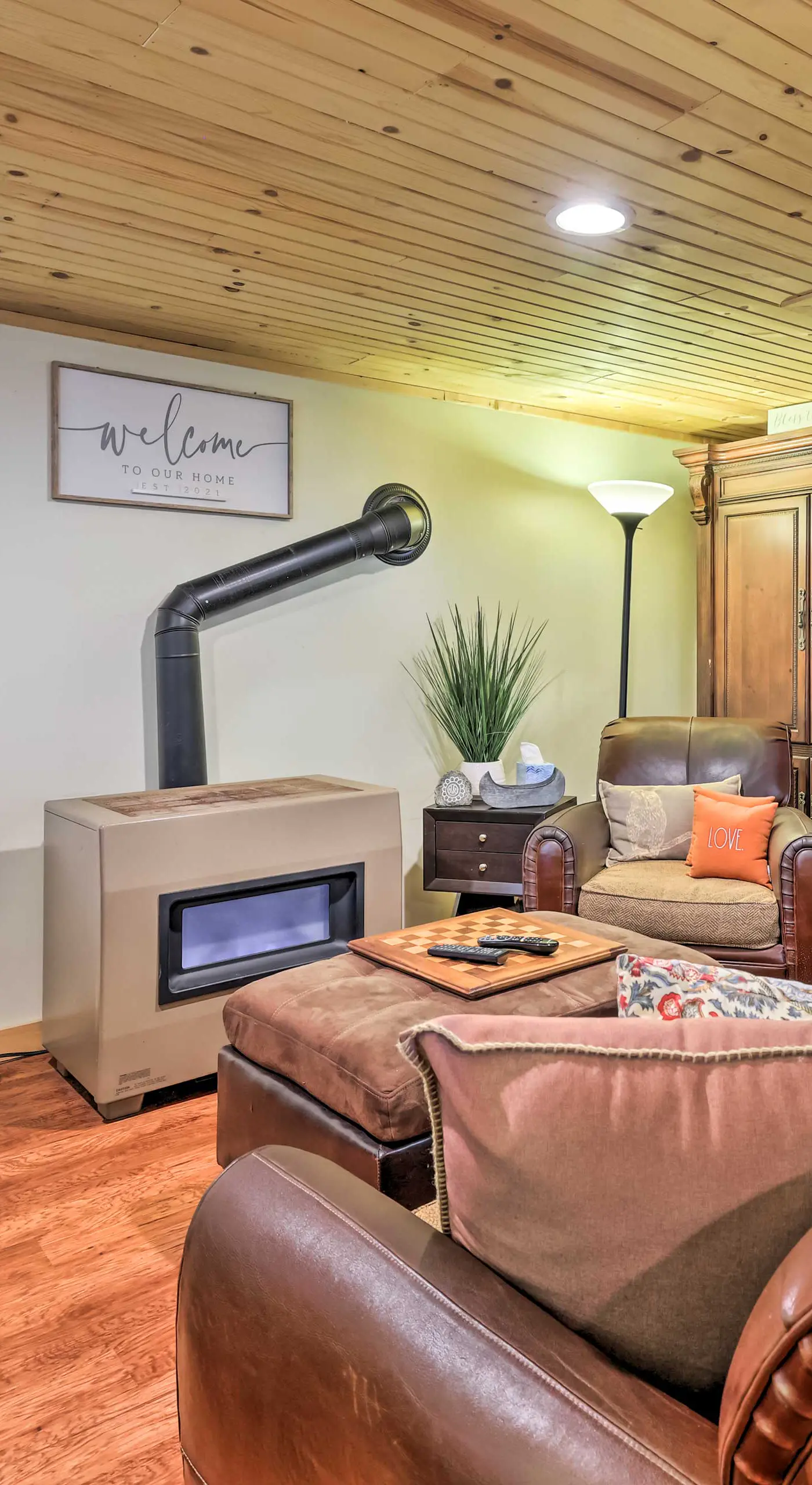 Fire Pit & Grill: 'Woodside Nest' in Pocono Lake!