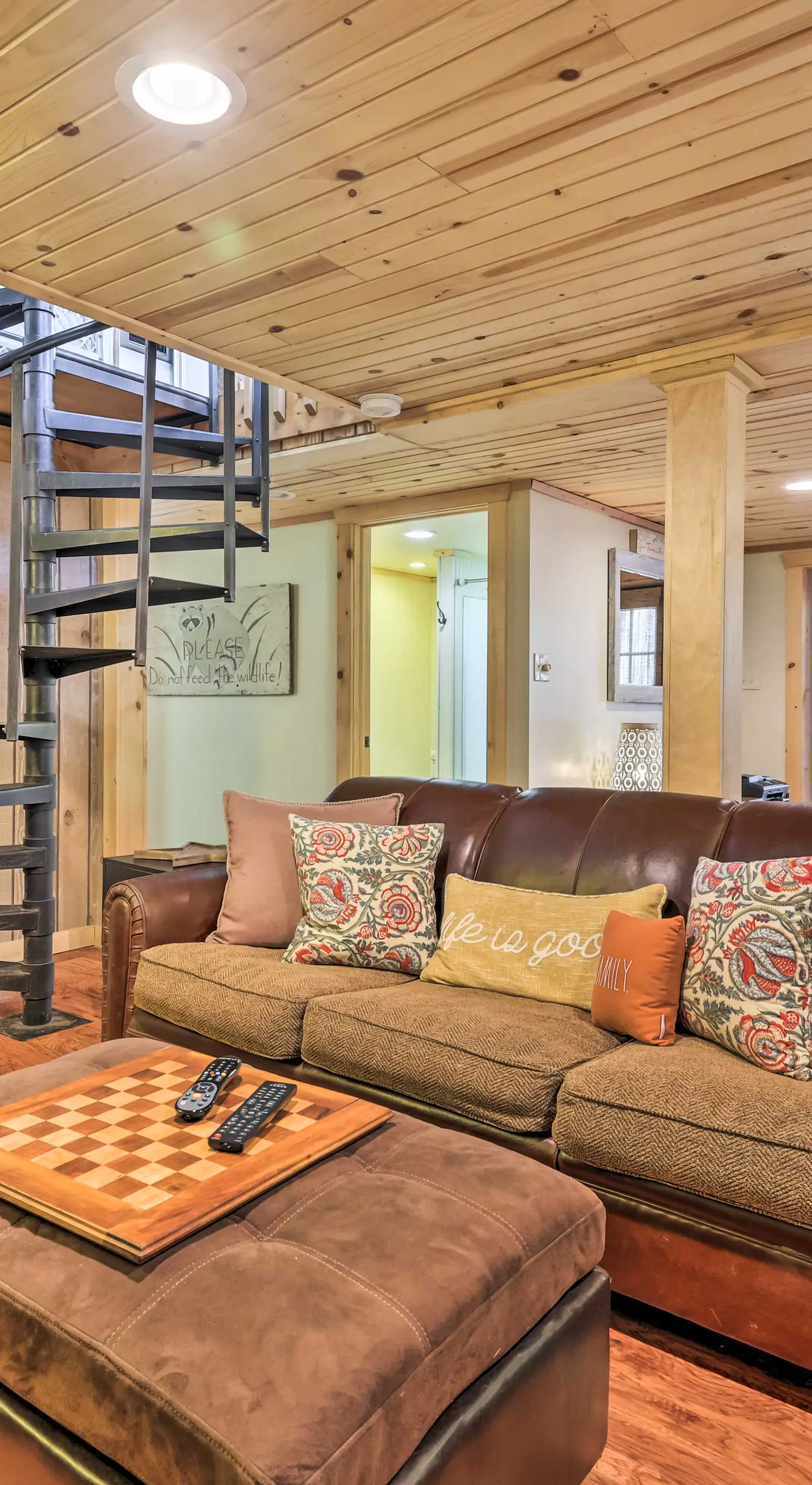Fire Pit & Grill: 'Woodside Nest' in Pocono Lake!