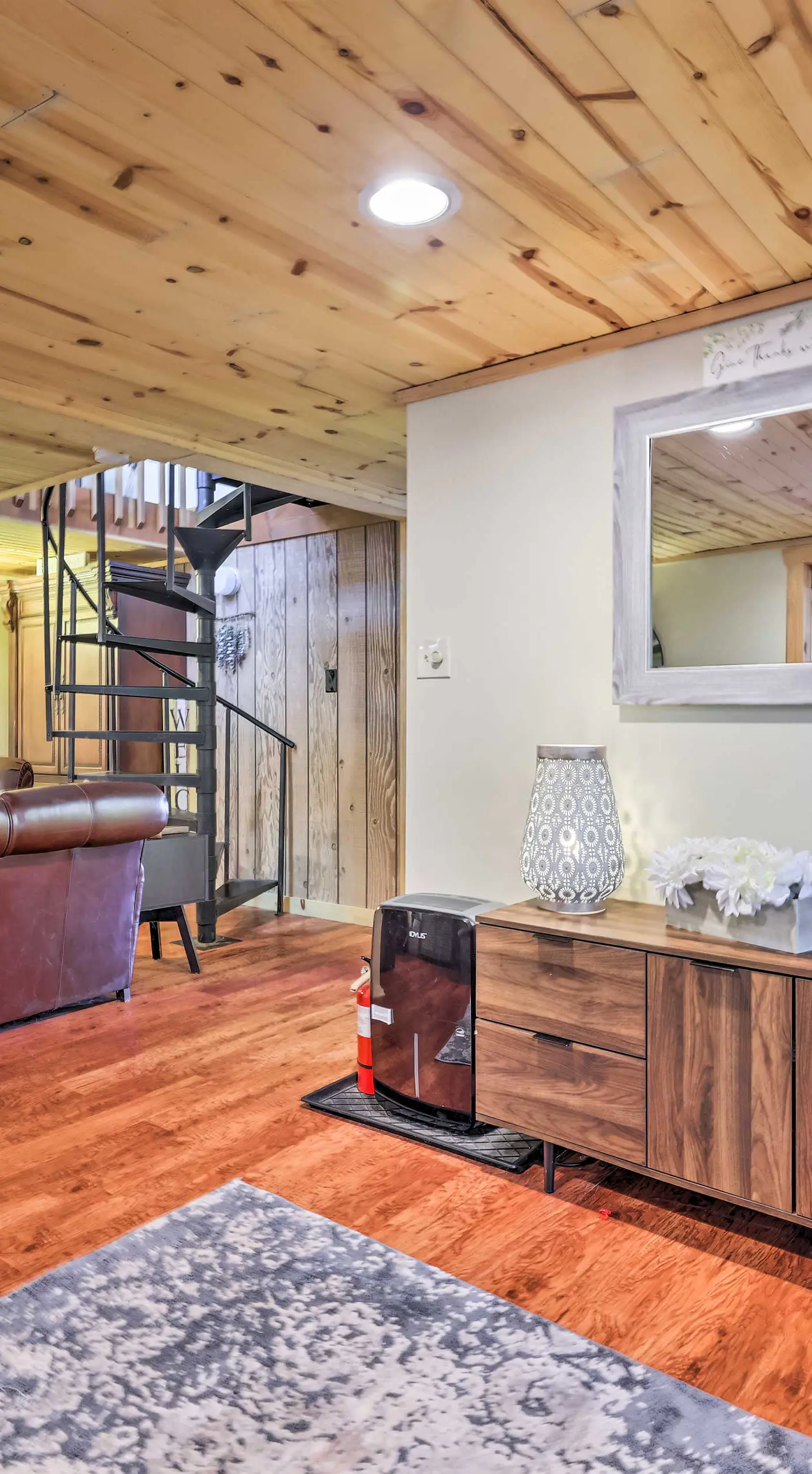 Fire Pit & Grill: 'Woodside Nest' in Pocono Lake!