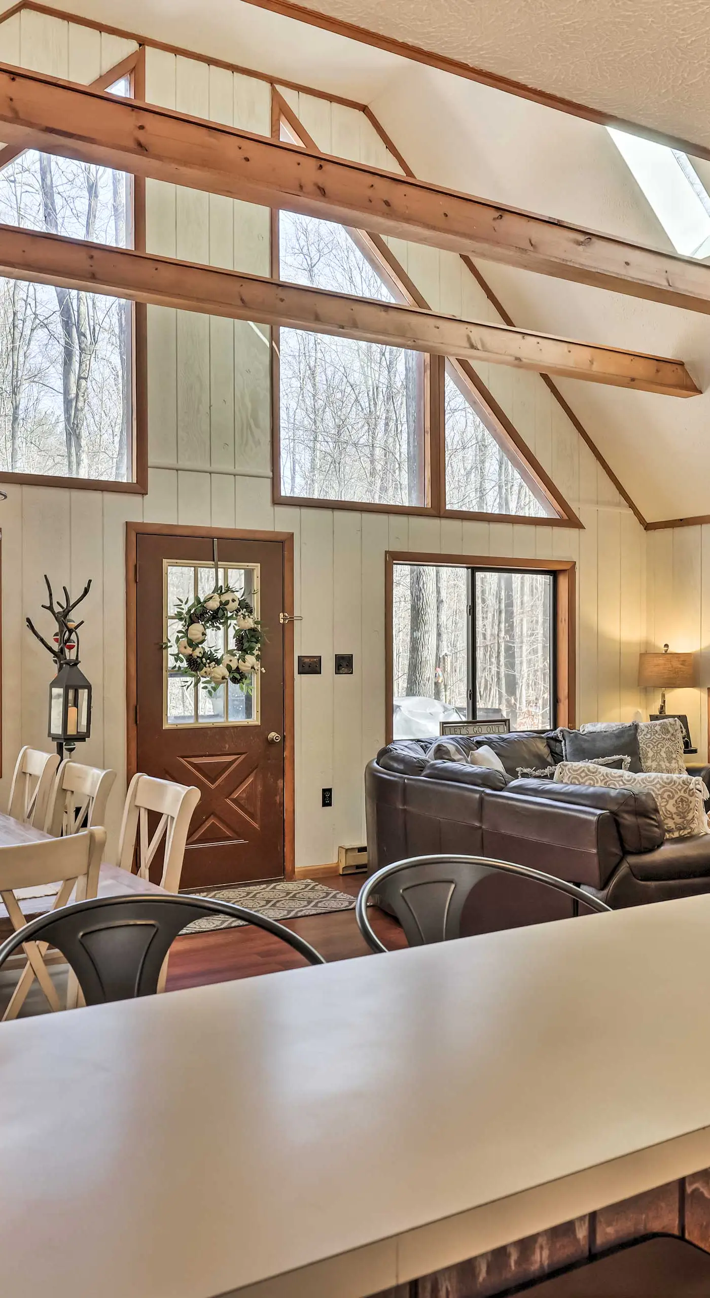 Fire Pit & Grill: 'Woodside Nest' in Pocono Lake!