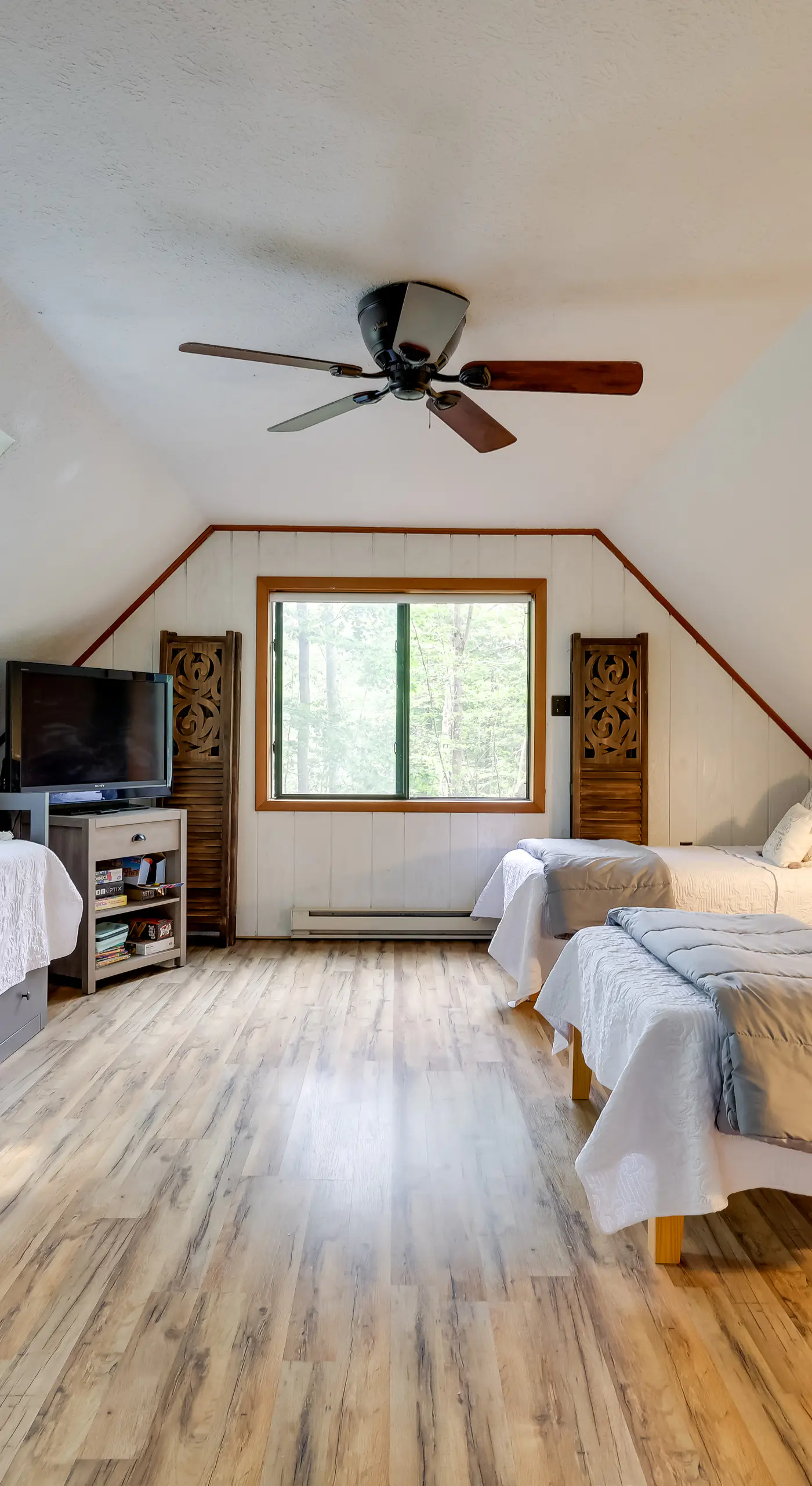 Fire Pit & Grill: 'Woodside Nest' in Pocono Lake!