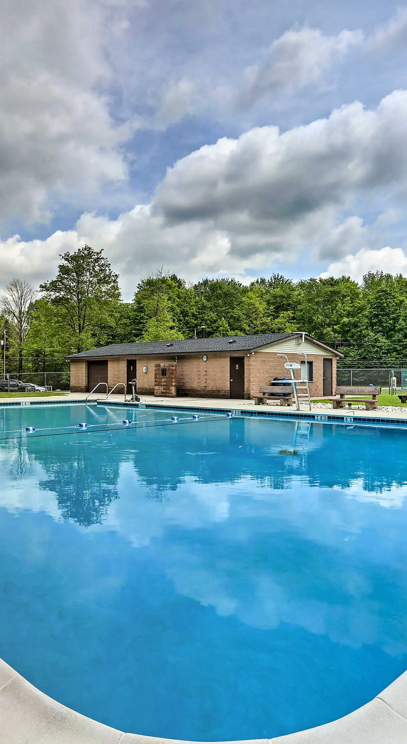 Fire Pit & Grill: 'Woodside Nest' in Pocono Lake!