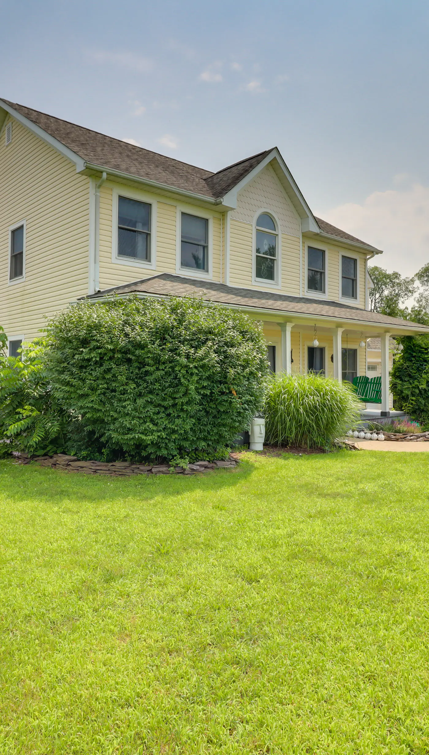 Calm Columbia Haven: Outdoor Pool, Hot Tub!