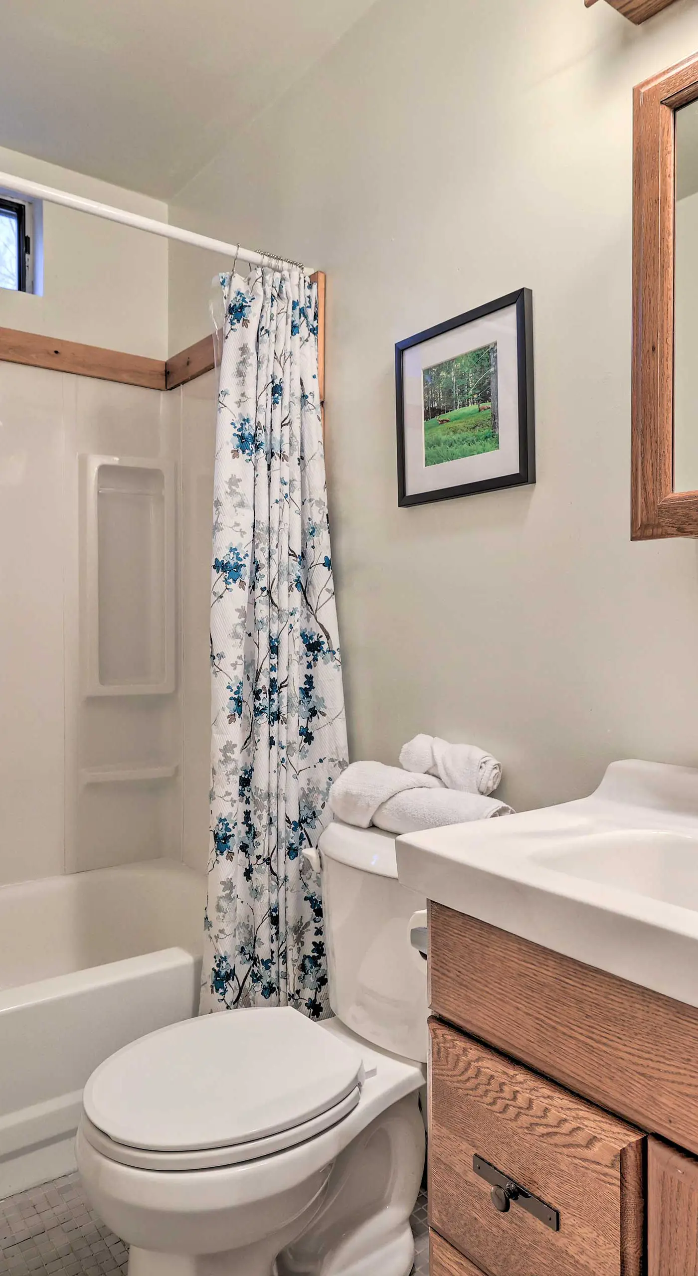 Peaceful Wooded Retreat at Lake Wallenpaupack!