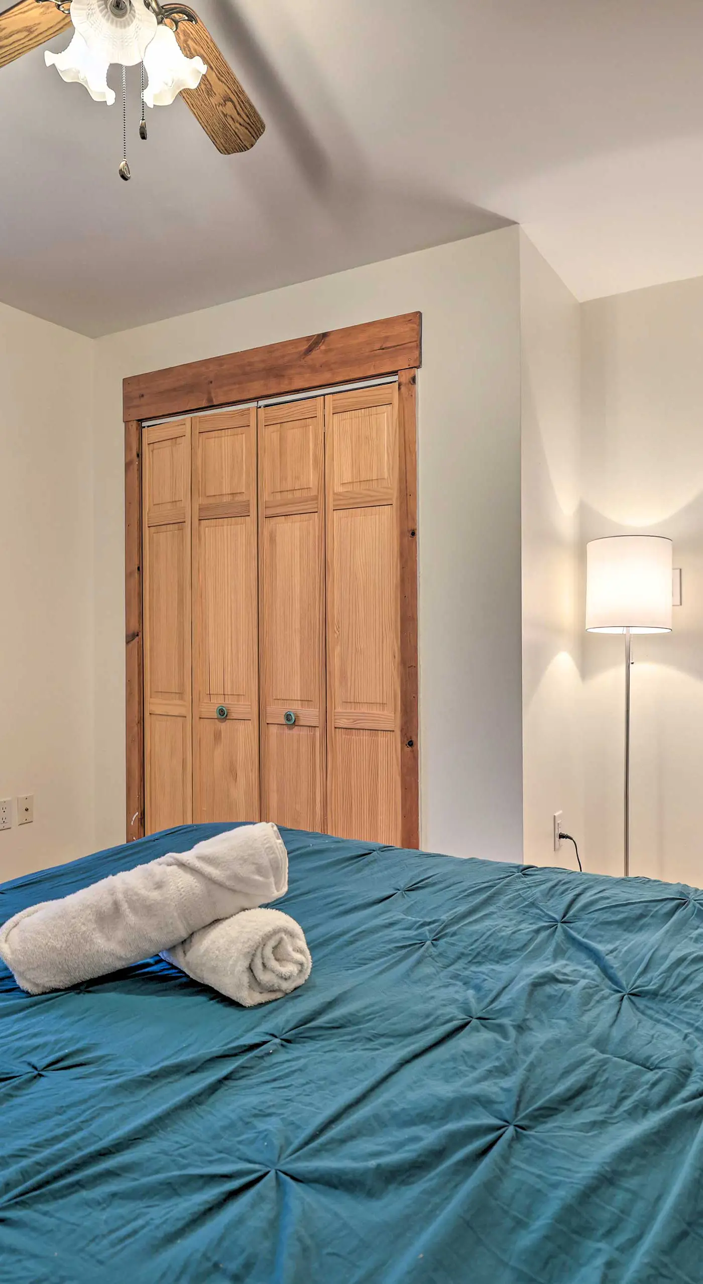 Peaceful Wooded Retreat at Lake Wallenpaupack!
