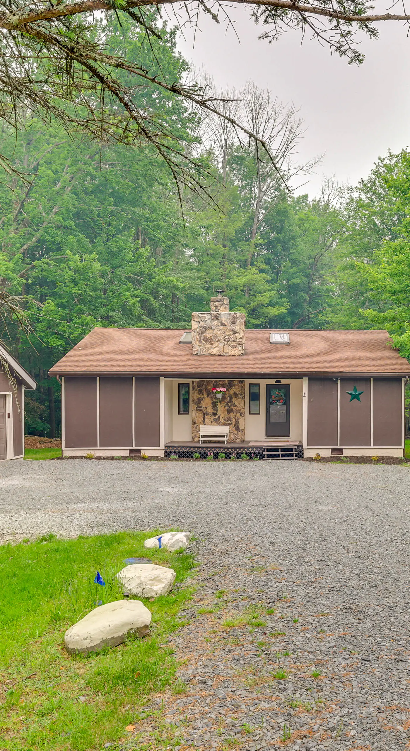 Peaceful Wooded Retreat at Lake Wallenpaupack!