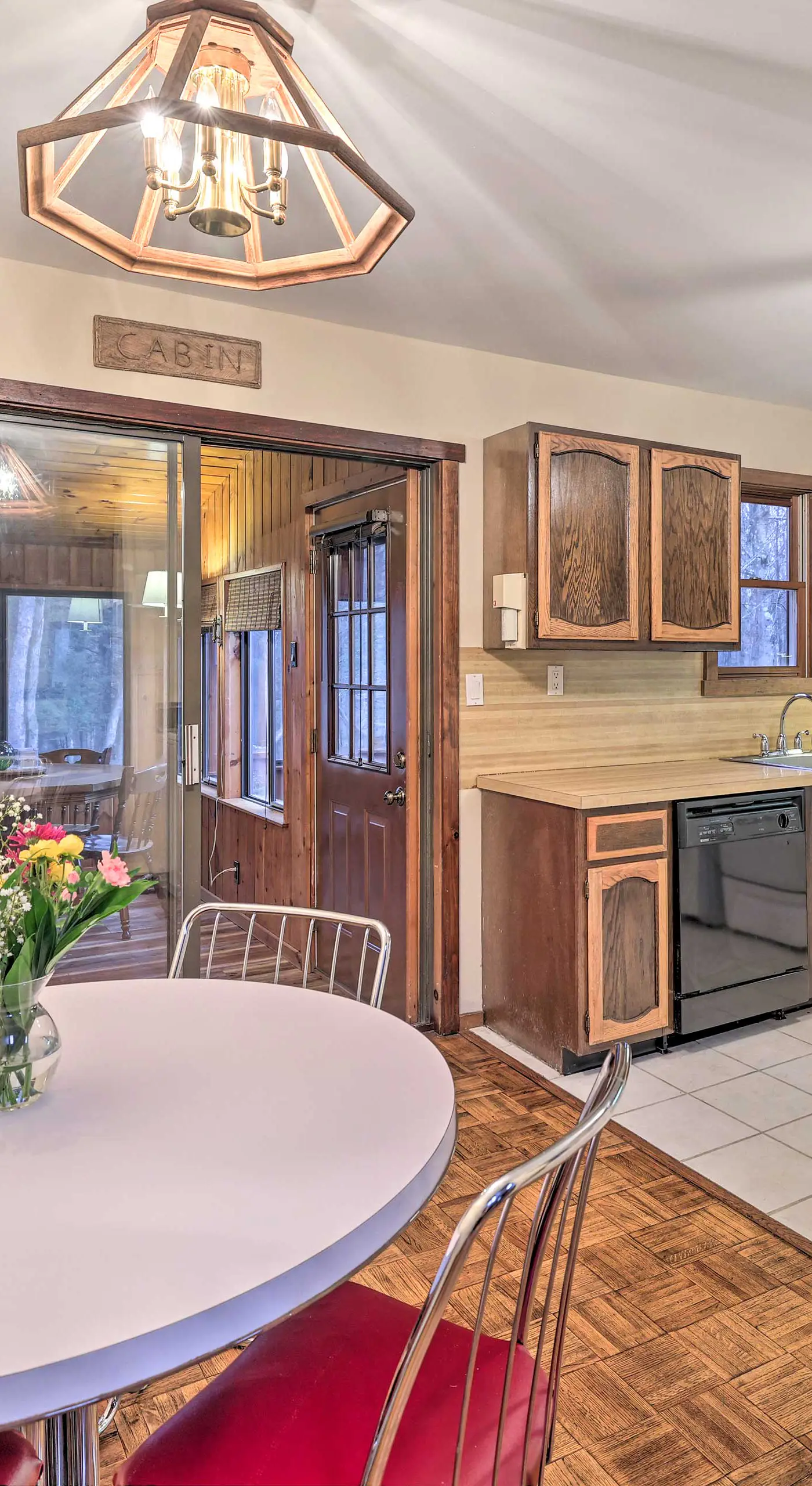Peaceful Wooded Retreat at Lake Wallenpaupack!
