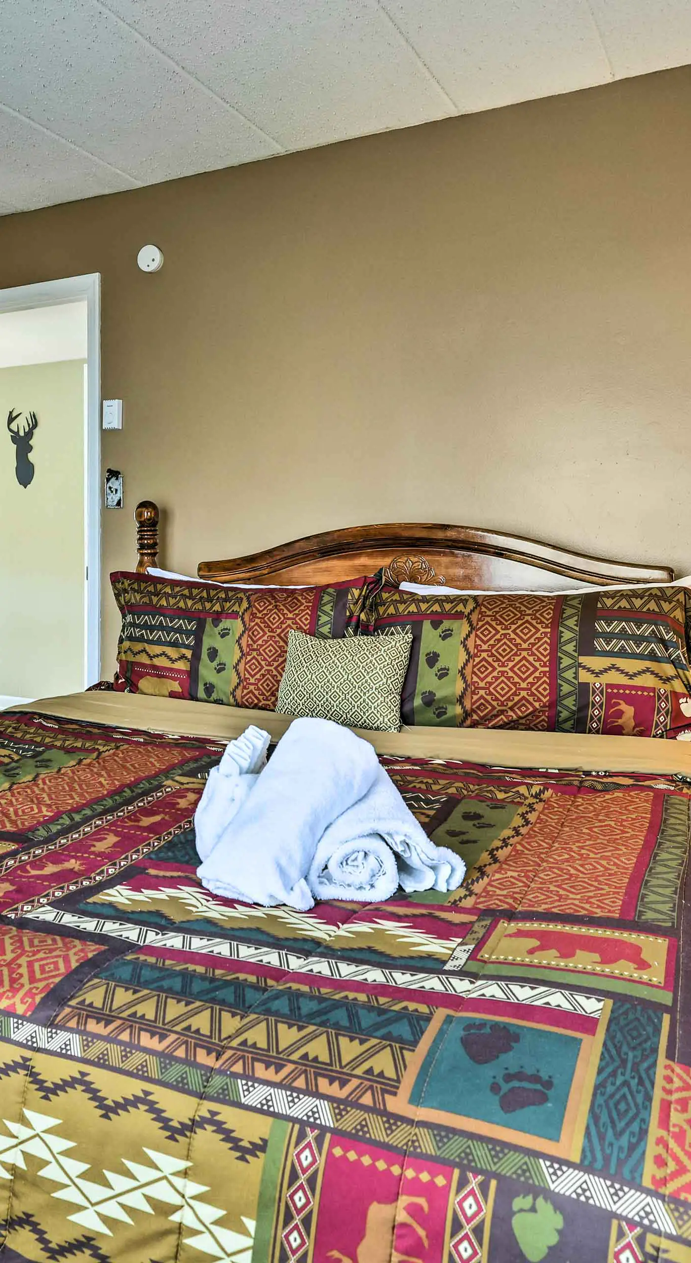 Steps to Shore: Scenic Big Boulder Lake Condo!