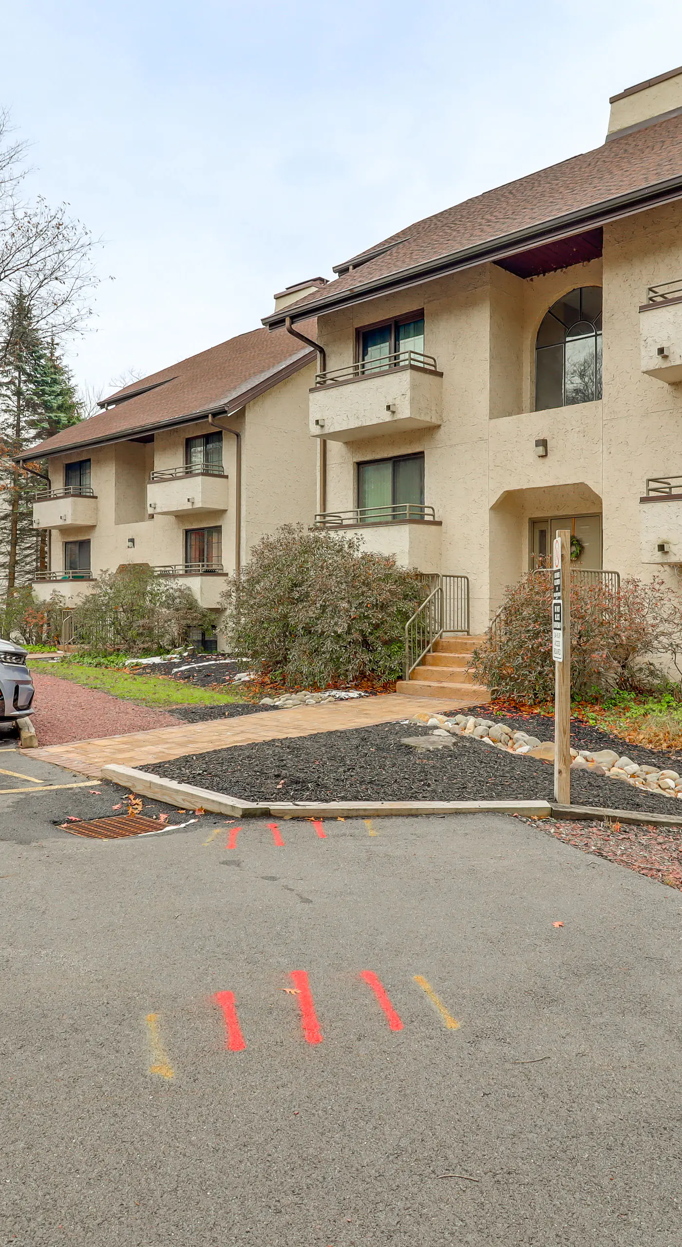 Game Room & BBQ: Waterfront Lake Harmony Condo!