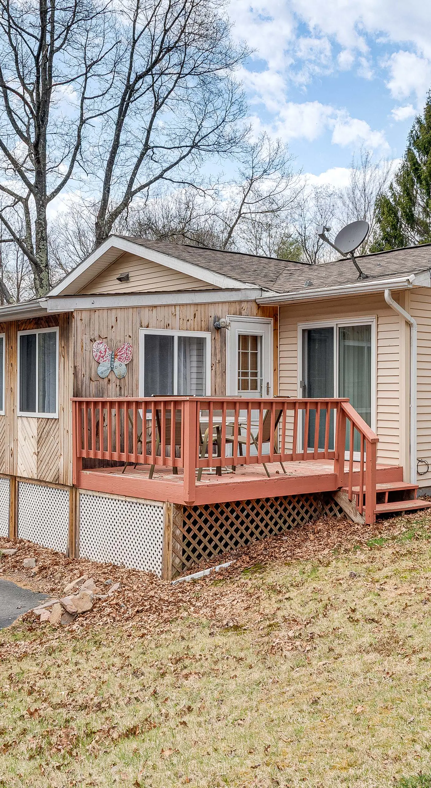 Fire Pit, Gas Grill: Pet-Friendly Blakeslee Home!