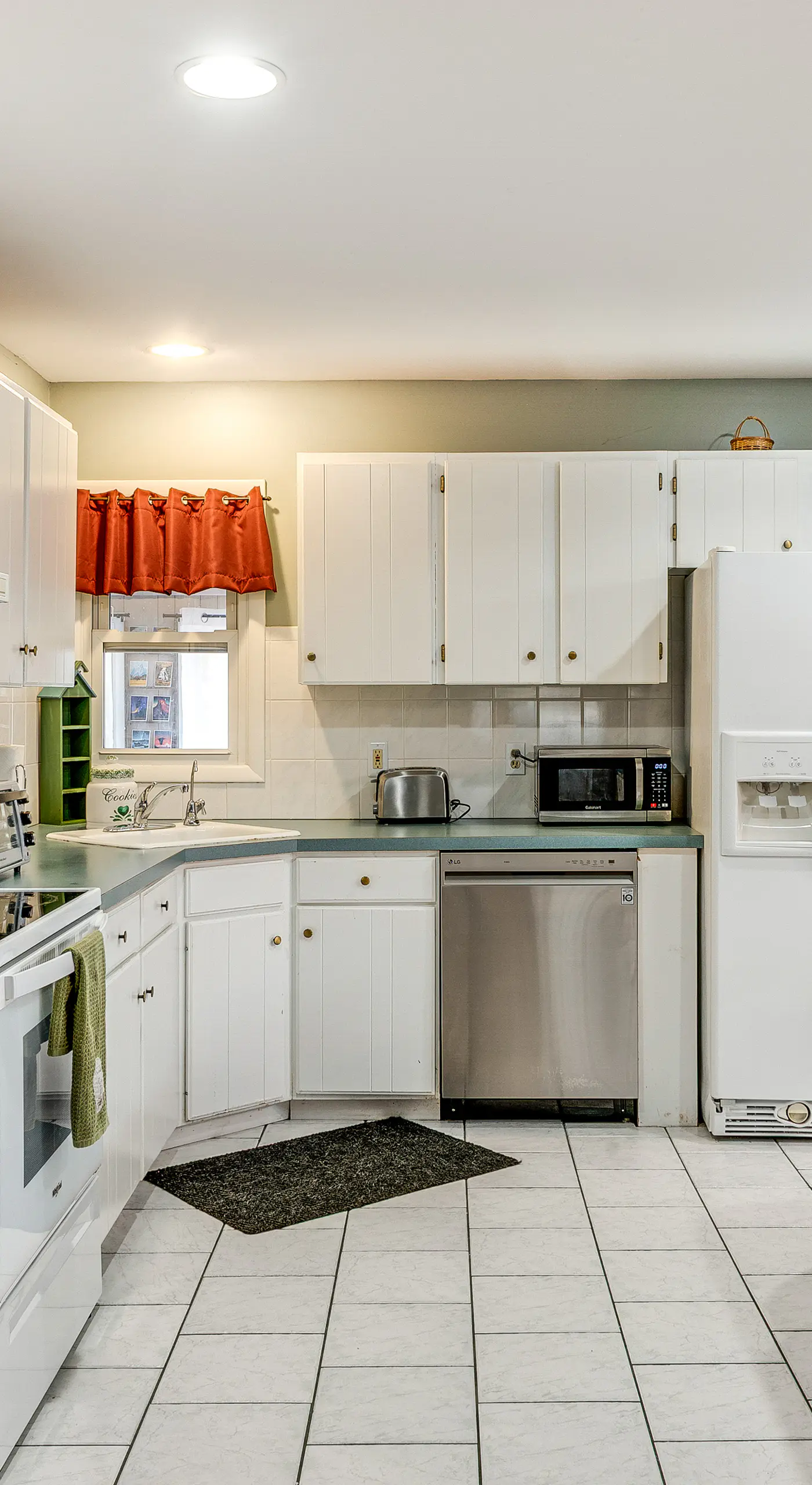 Fire Pit, Gas Grill: Pet-Friendly Blakeslee Home!