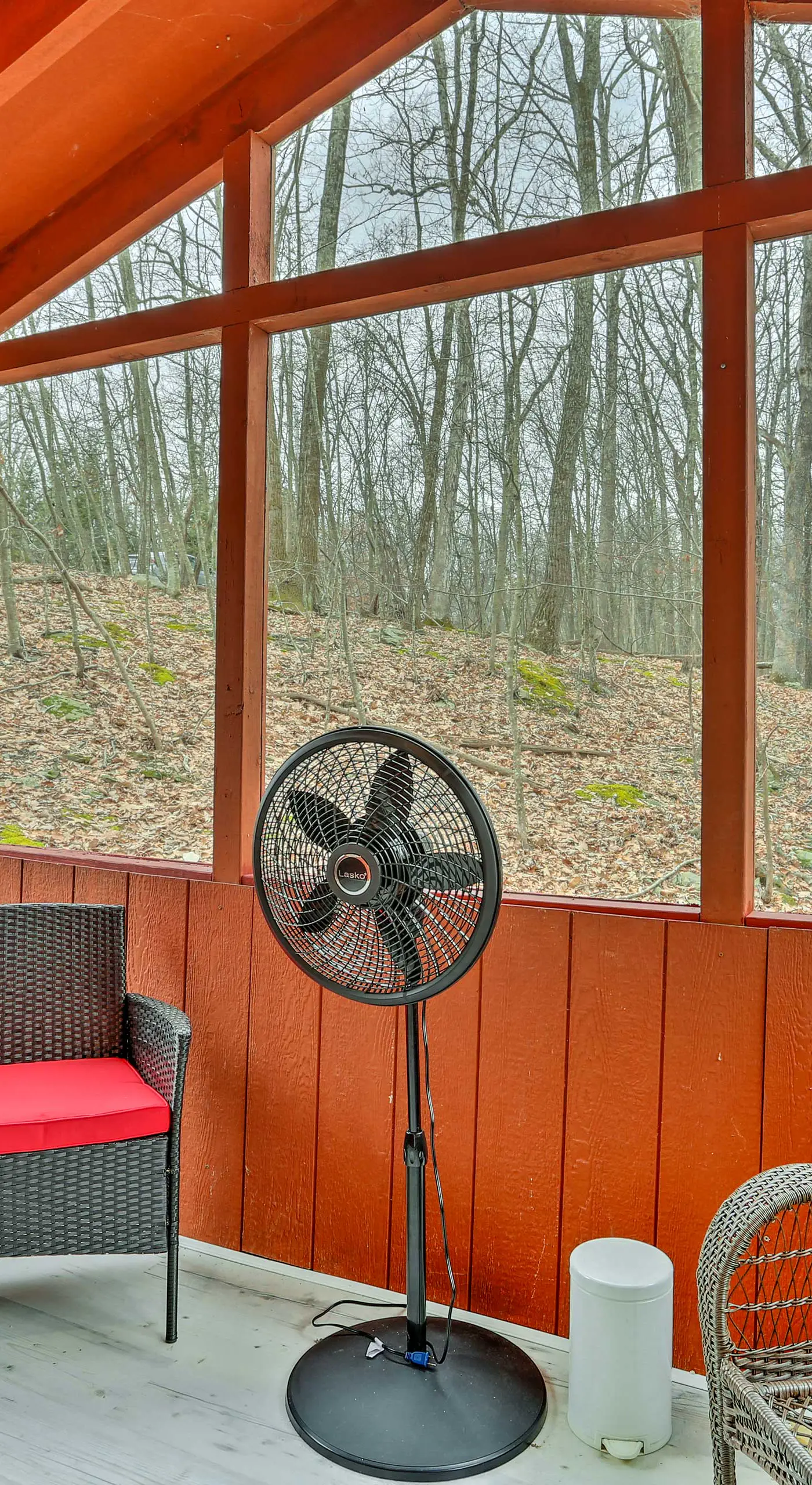 4 Mi to Tubing: Cozy Bushkill Cabin w/ Deck!