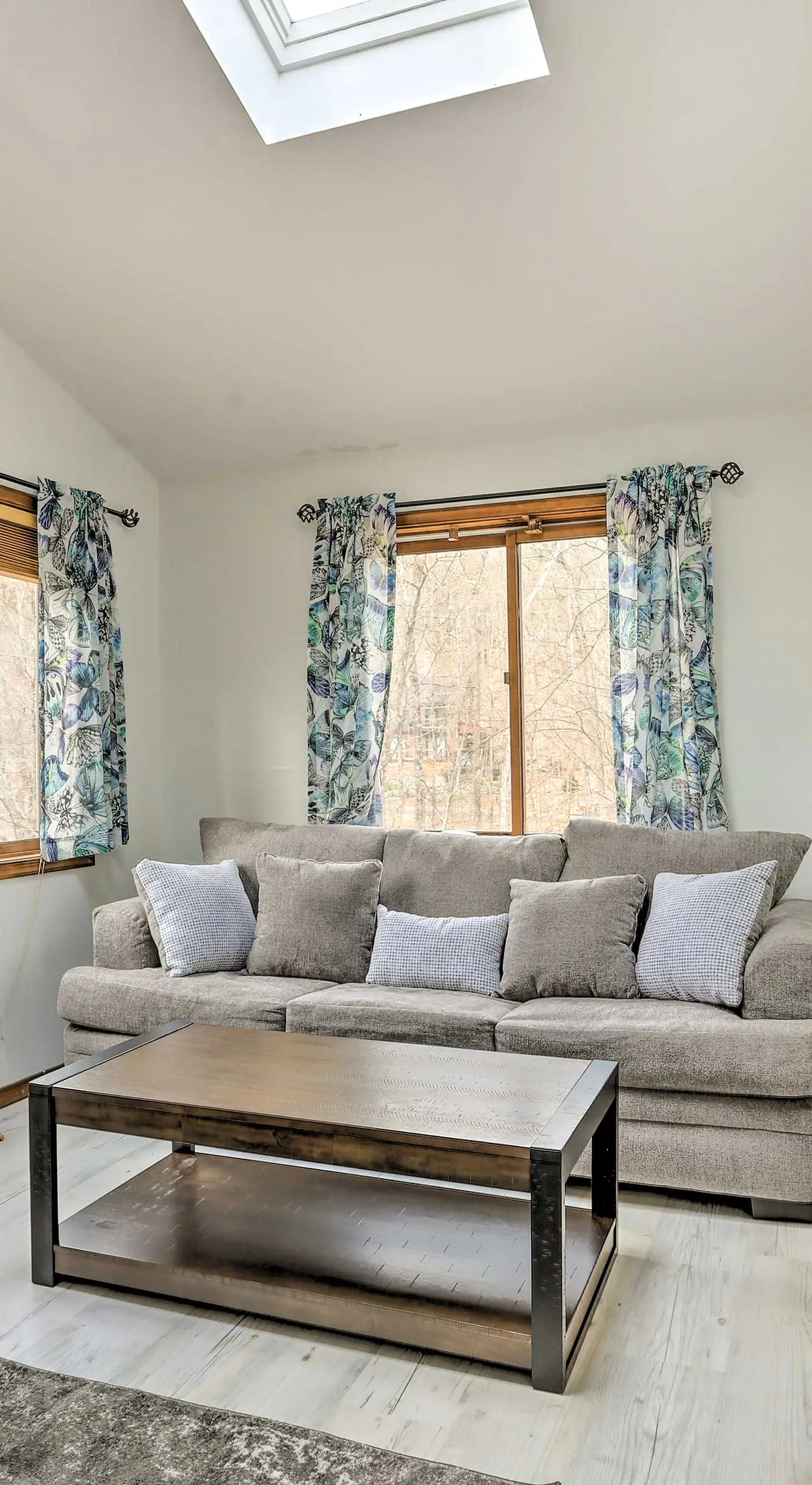 4 Mi to Tubing: Cozy Bushkill Cabin w/ Deck!