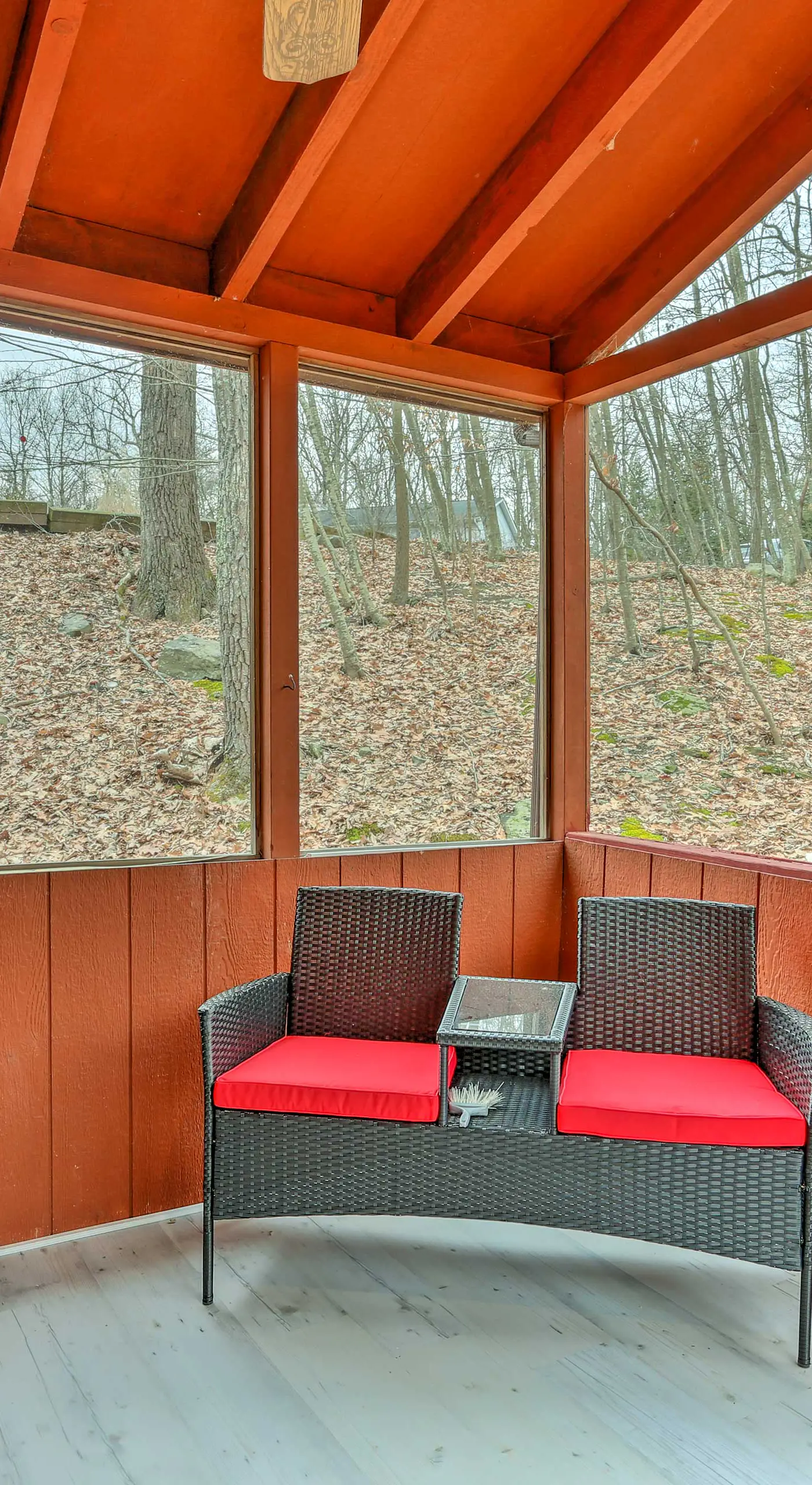 4 Mi to Tubing: Cozy Bushkill Cabin w/ Deck!