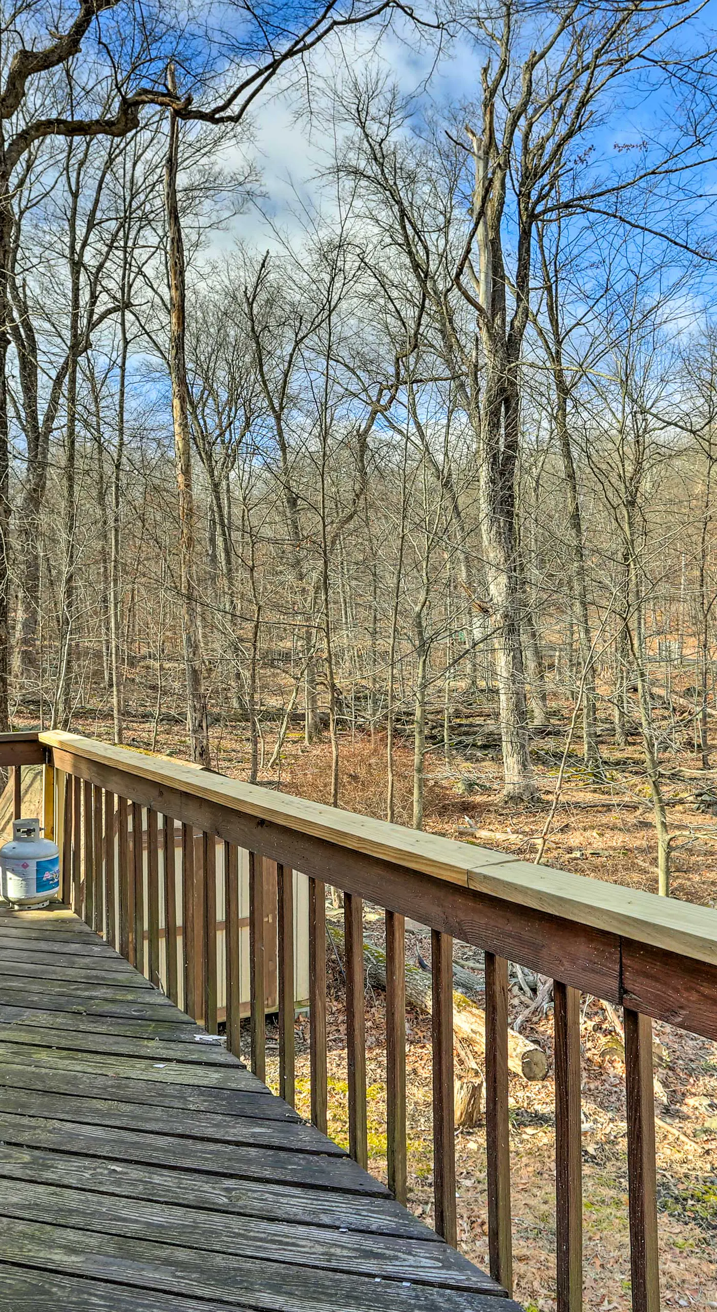 4 Mi to Tubing: Cozy Bushkill Cabin w/ Deck!